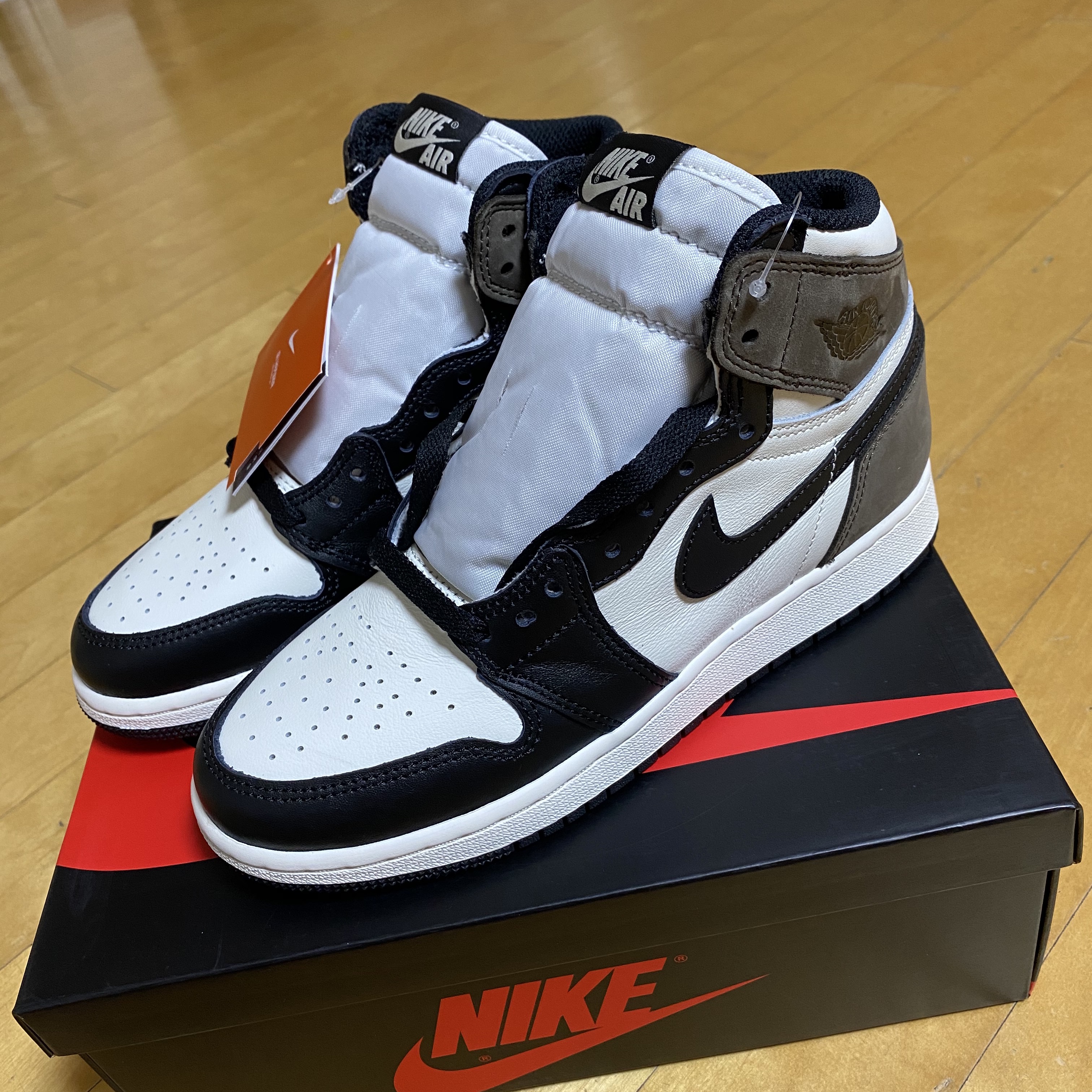 (GS) Jordan 1 Retro High OG Black Mocha 착용 스타일