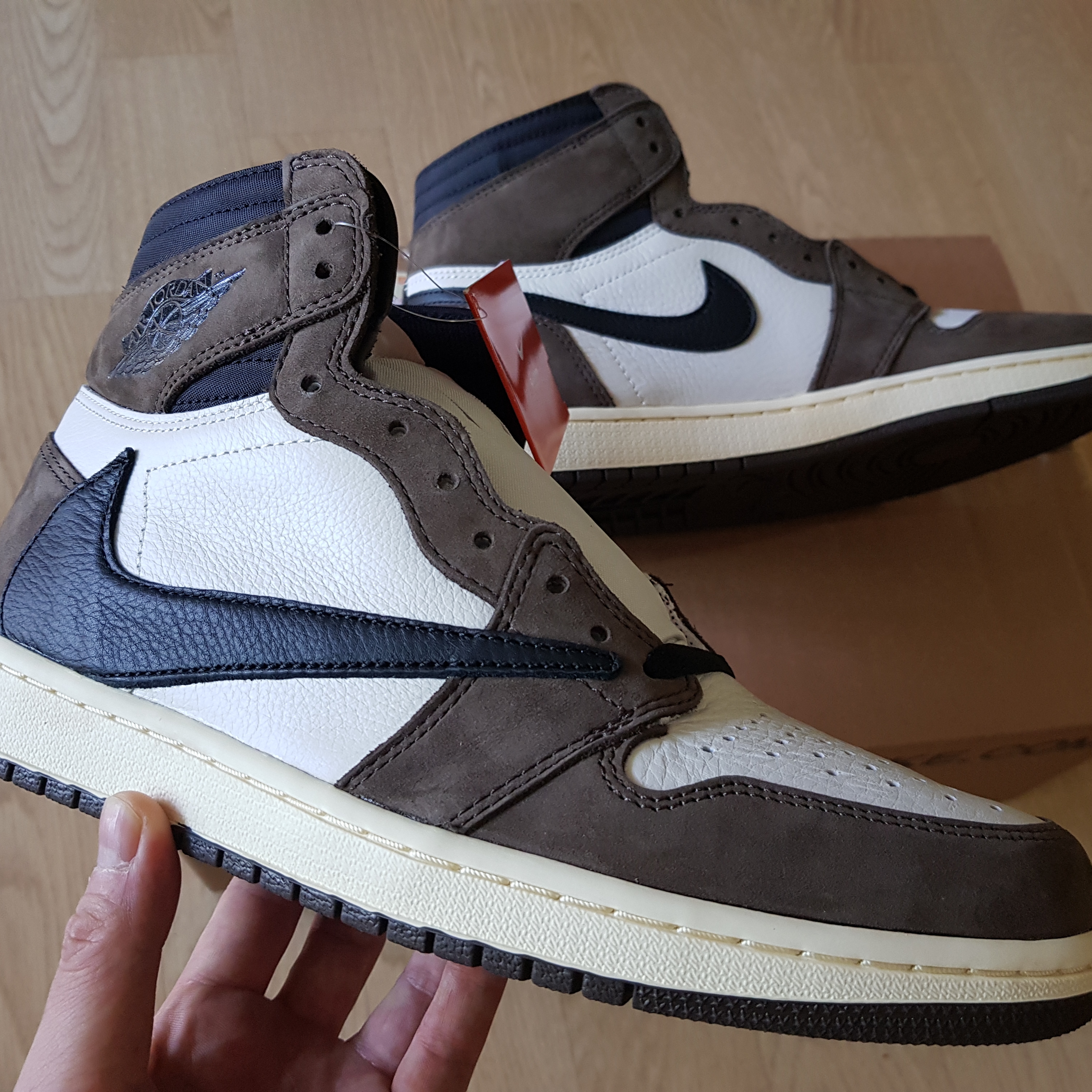 Jordan 1 x Travis Scott Retro High OG SP Mocha 착용 스타일