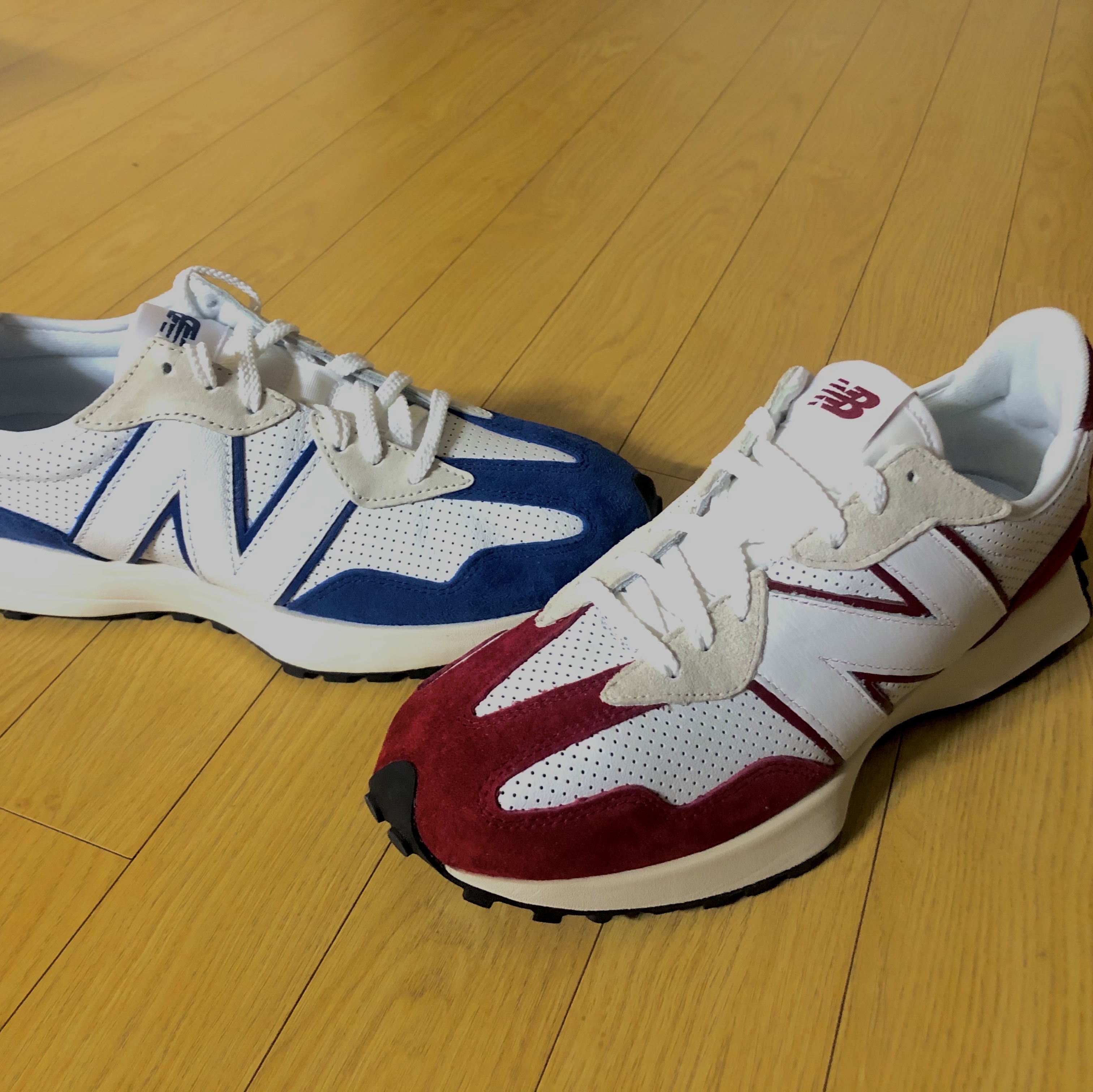 New Balance 327 Primary Pack Blue, New Balance 327 Primary Pack Red 착용 스타일