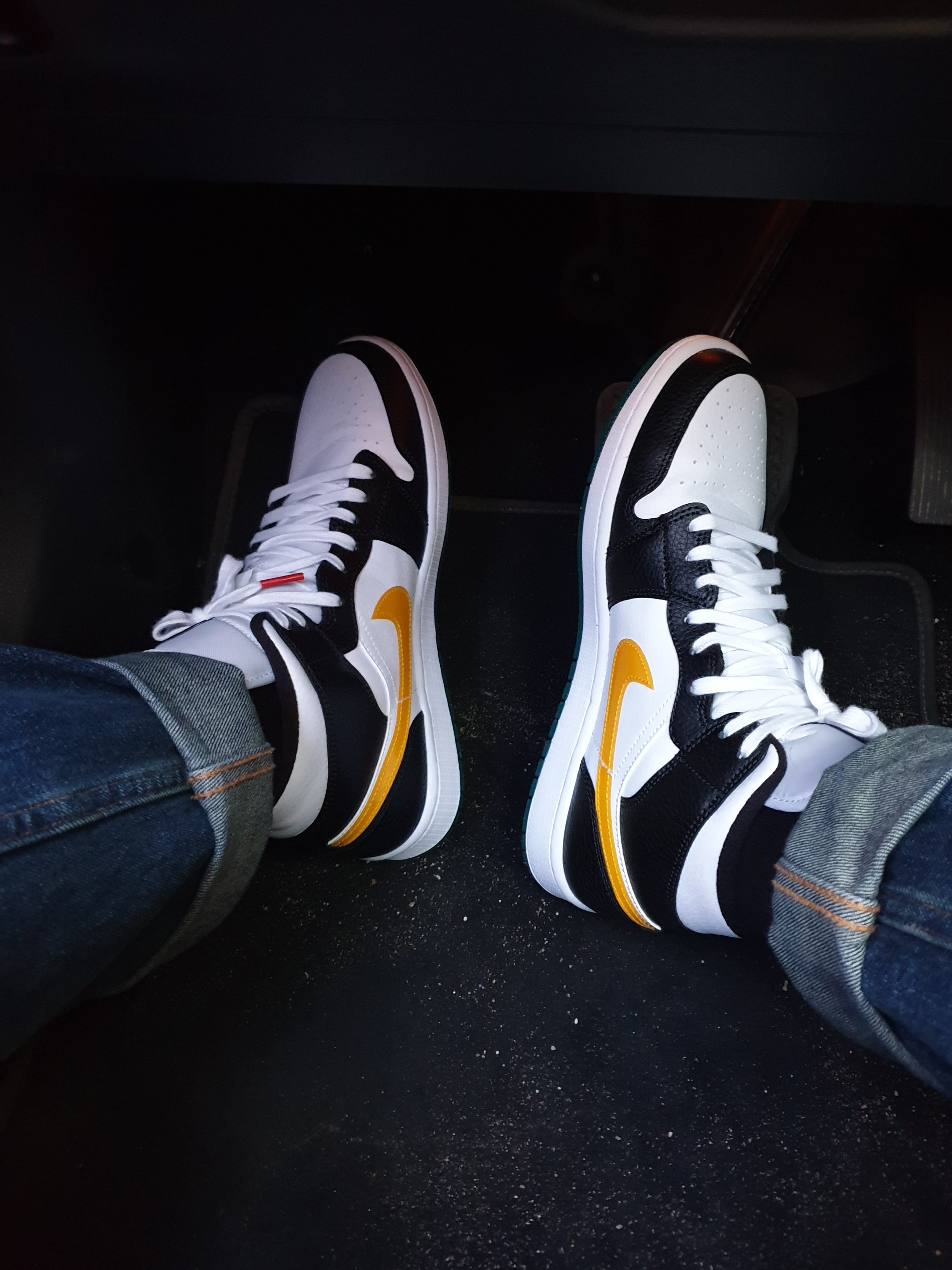 (W) Jordan 1 Mid Alternate Swooshes 착용 스타일