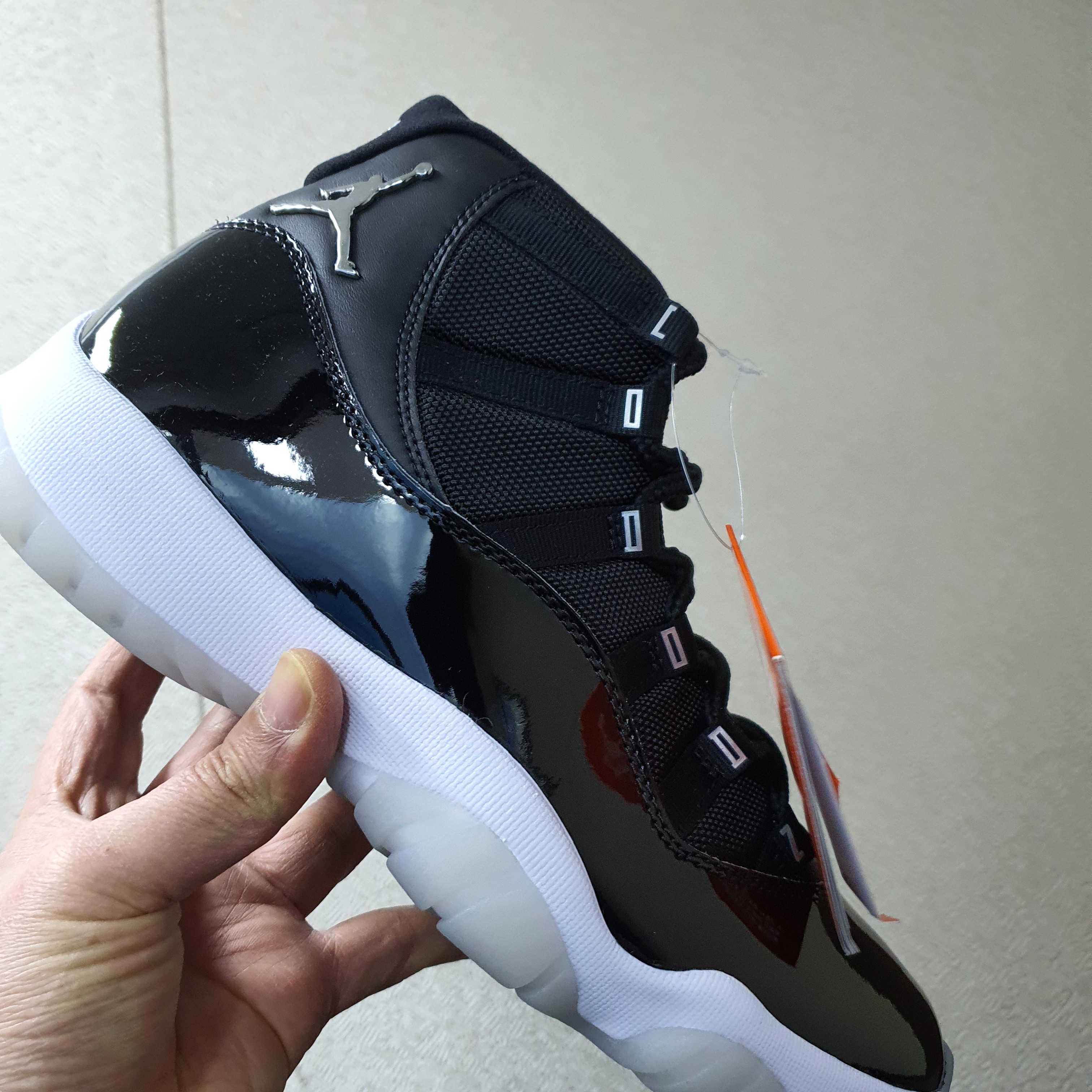 Jordan 11 Retro Jubilee 착용 스타일 - 3