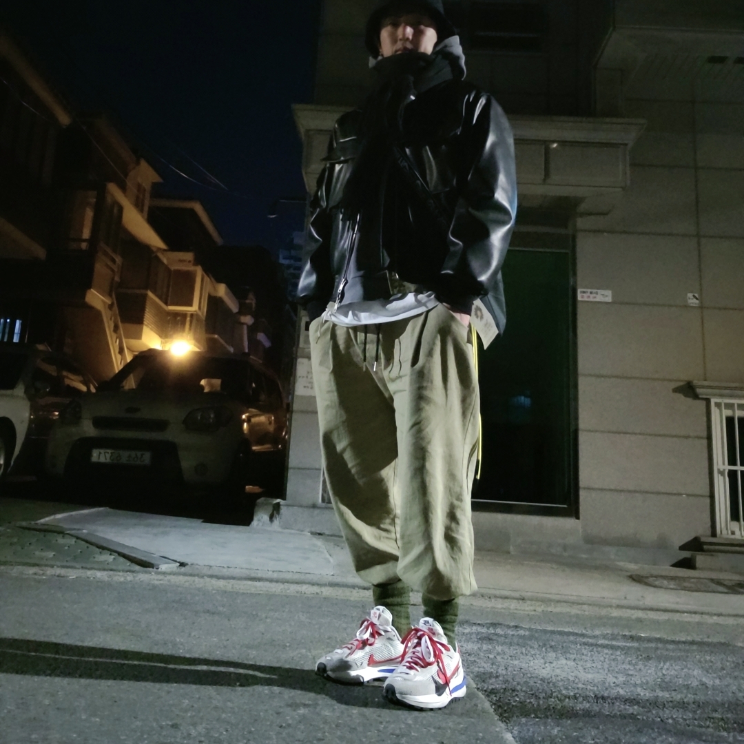 Nike x Sacai VaporWaffle Royal Fuchsia 착용 스타일
