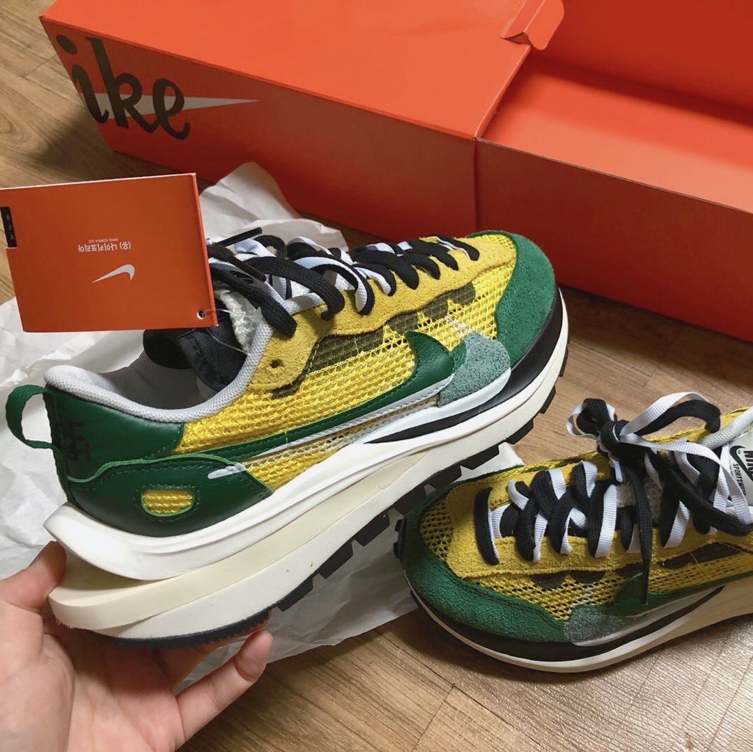 Nike x Sacai VaporWaffle Tour Yellow & Gorge Green Sail 착용 스타일