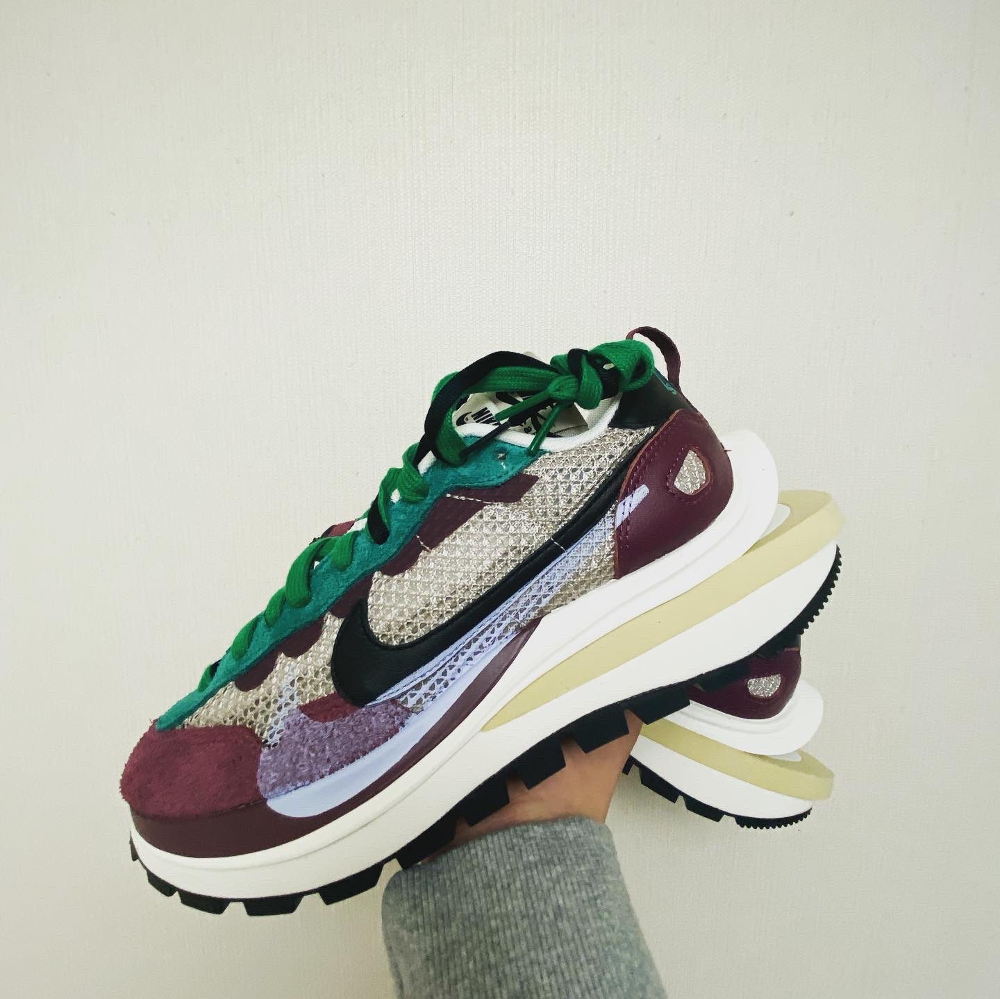 Nike x Sacai VaporWaffle String & Black Villain Red 착용 스타일