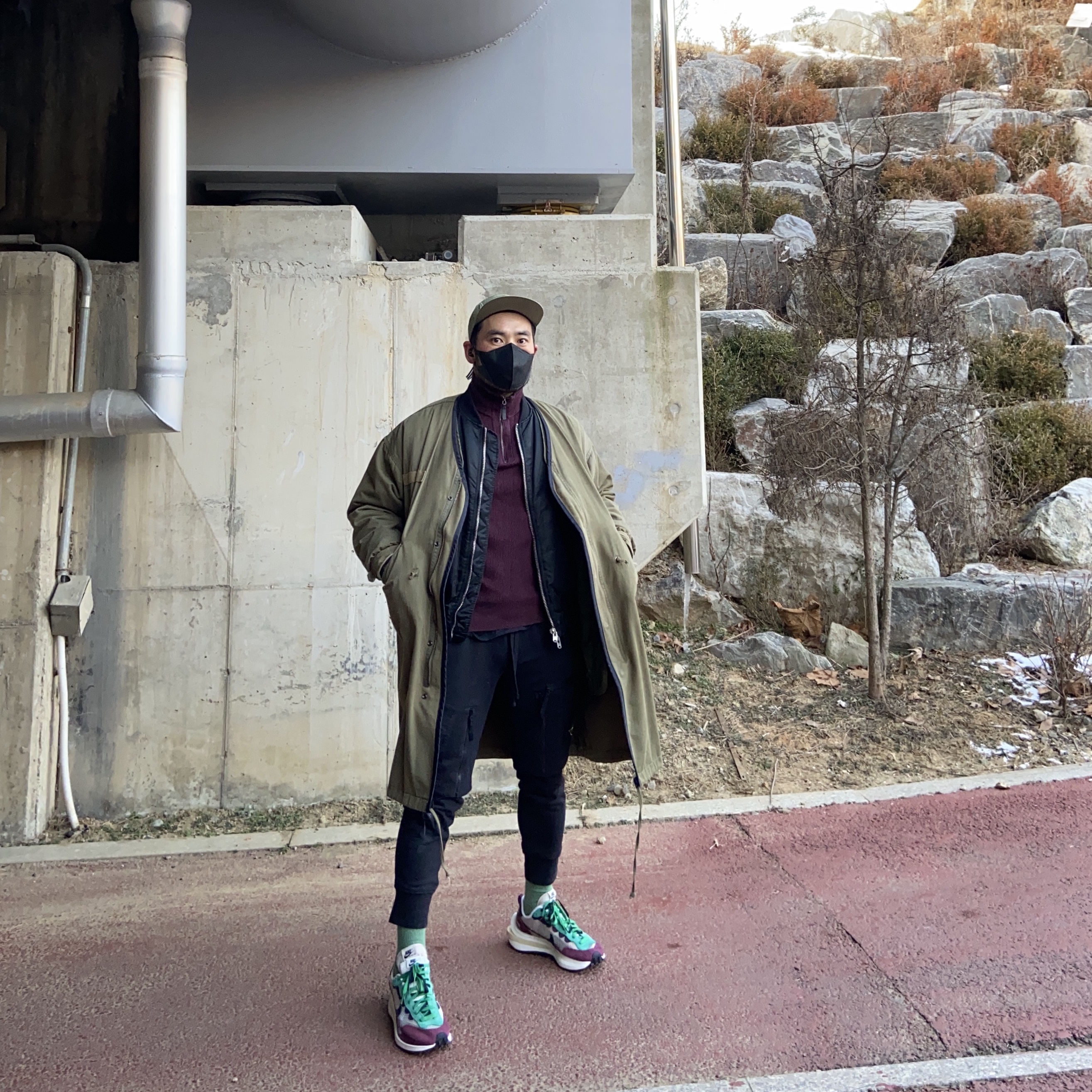 Nike x Sacai VaporWaffle String & Black Villain Red 착용 스타일 - 2