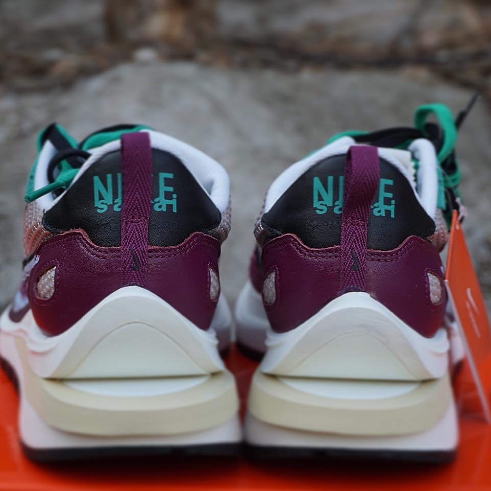 Nike x Sacai VaporWaffle String & Black Villain Red 착용 스타일 - 4