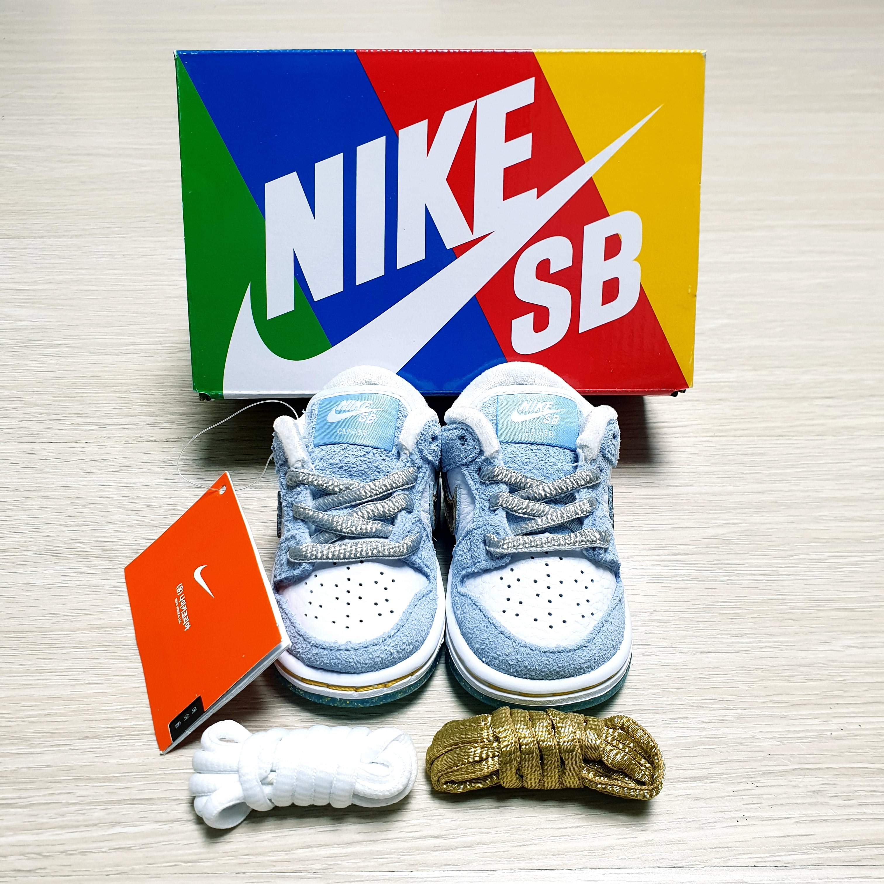 (TD) Nike x Sean Cliver SB Dunk Low Holiday Special 착용 스타일 - 3