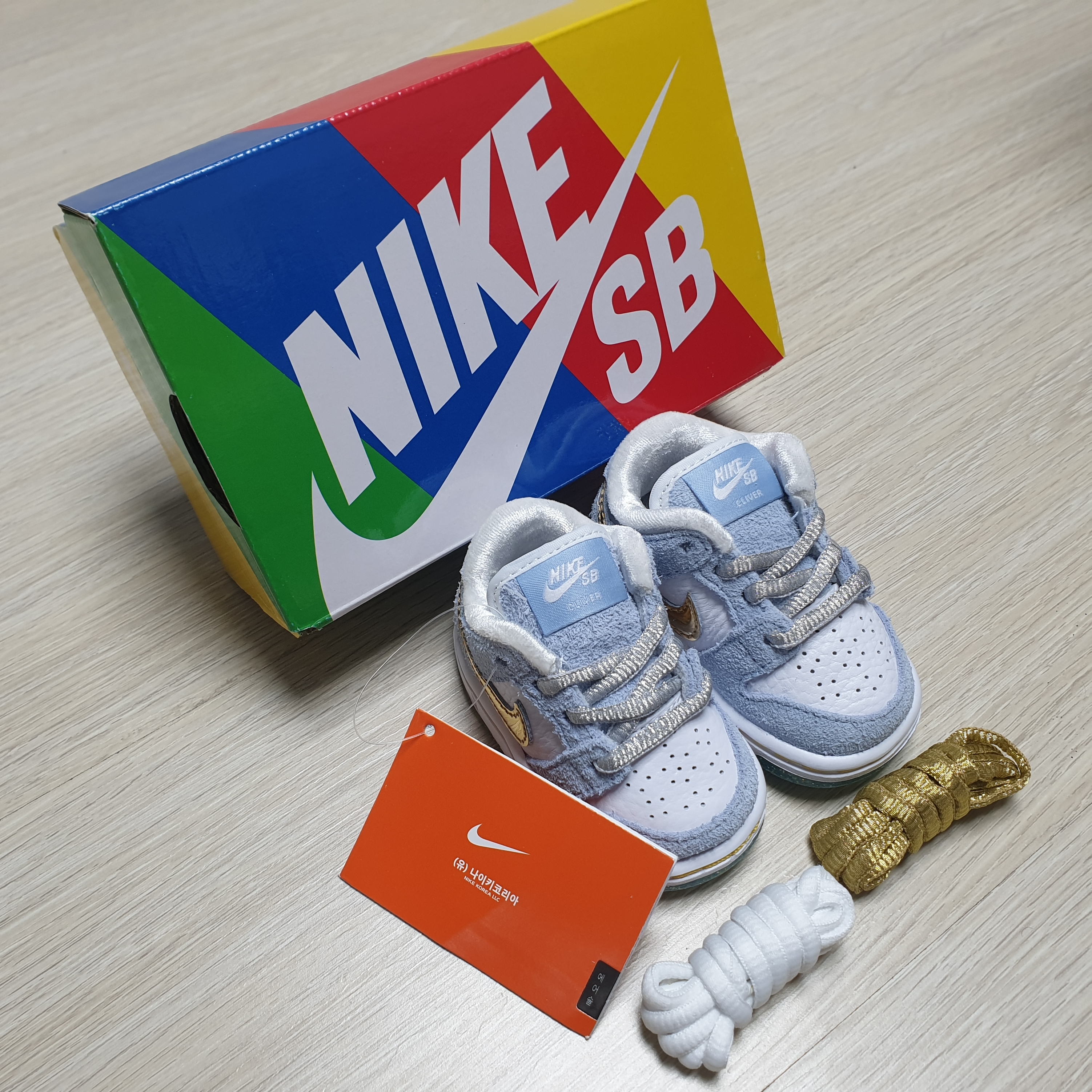 (TD) Nike x Sean Cliver SB Dunk Low Holiday Special 착용 스타일 - 1