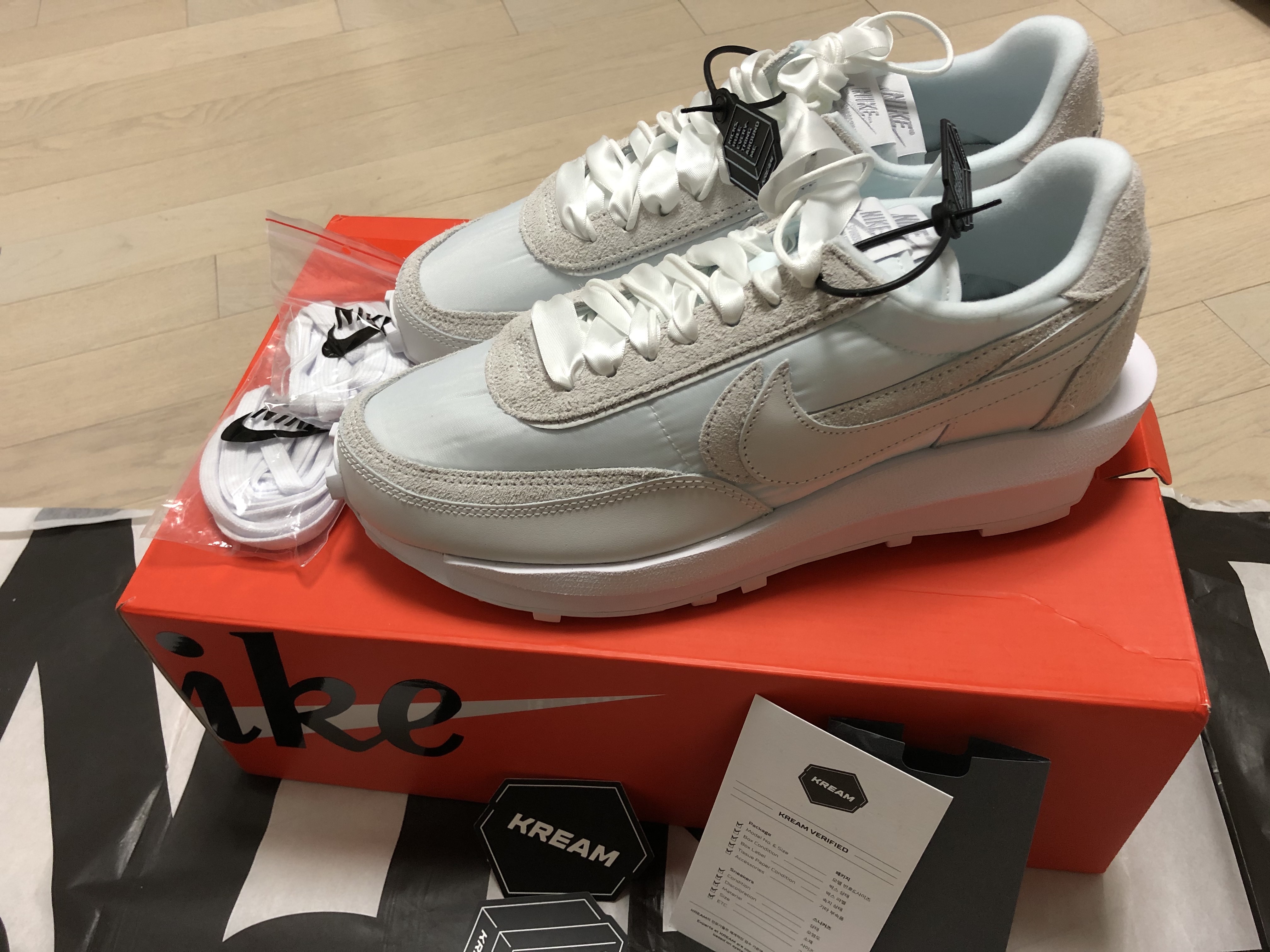 Nike x Sacai LDWaffle White Nylon 착용 스타일