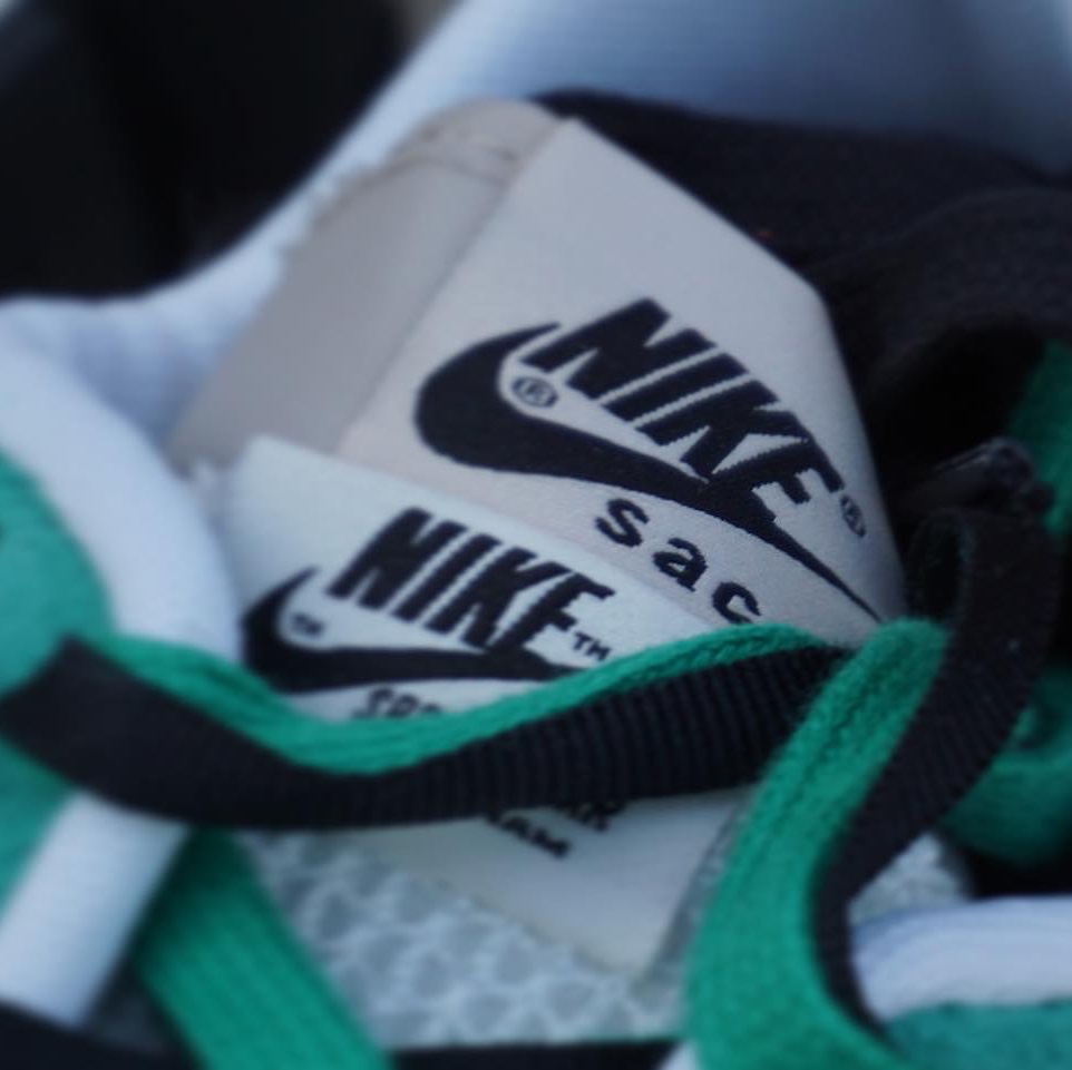 Nike x Sacai VaporWaffle String & Black Villain Red 착용 스타일 - 2