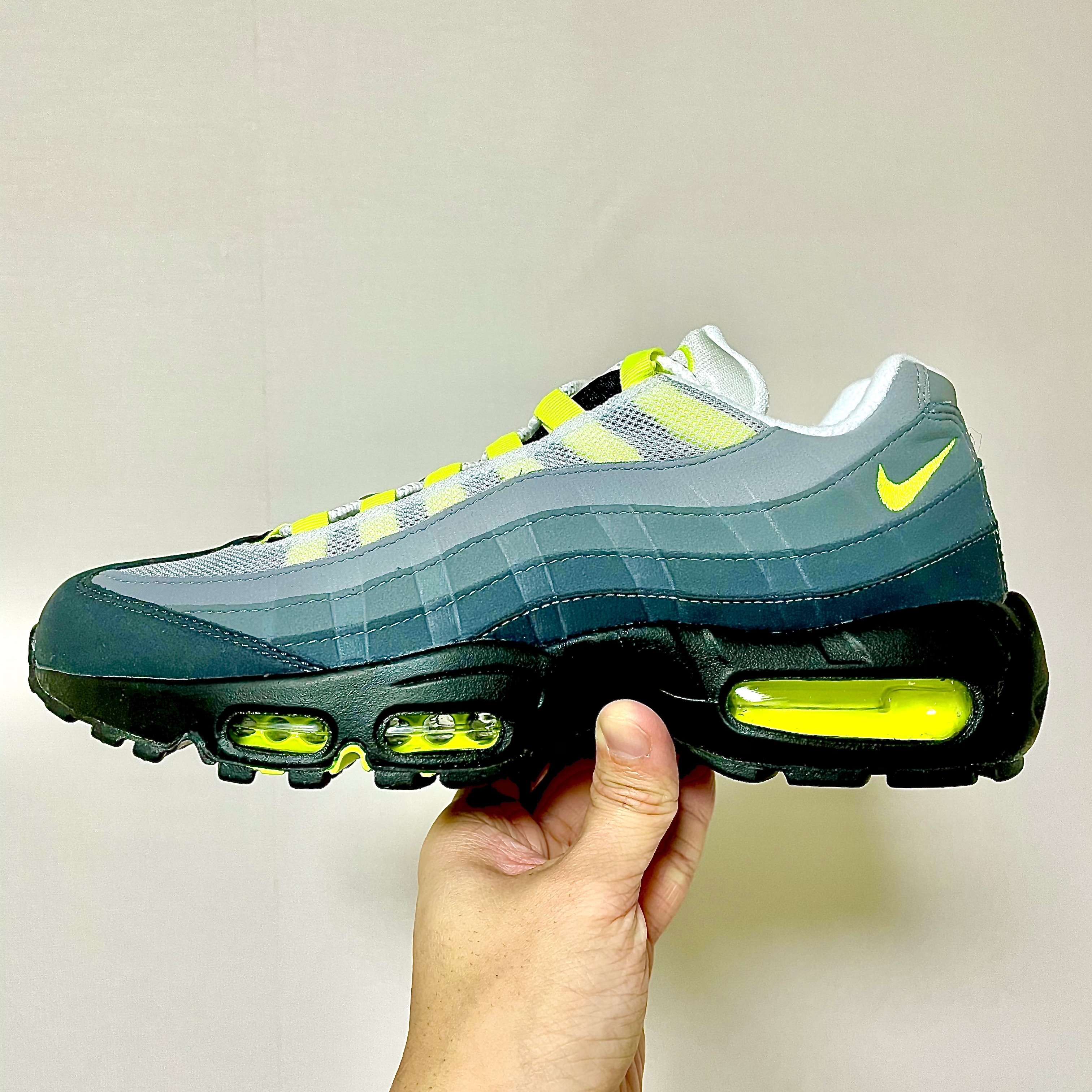 Nike Air Max 95 OG Neon Yellow 2020 착용 스타일