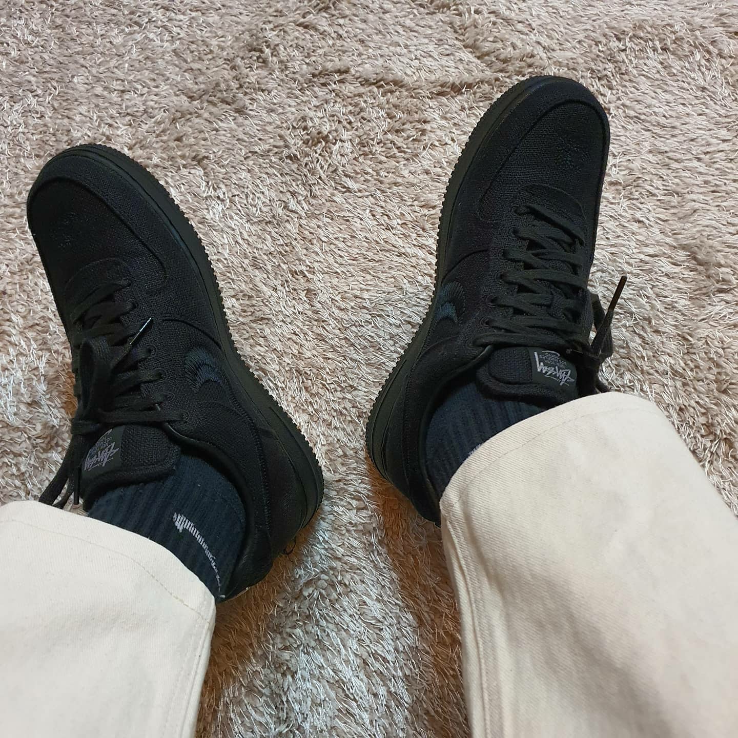 Nike x Stussy Air Force 1 Low Triple Black 착용 스타일