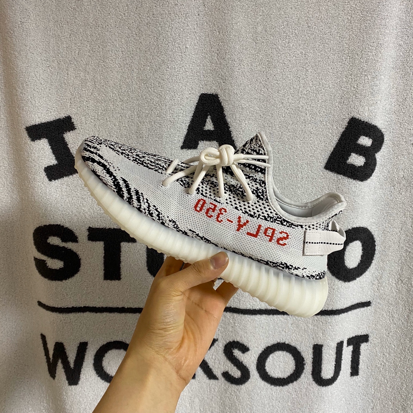 Adidas Yeezy Boost 350 V2 Zebra 2017/2019/2020 착용 스타일