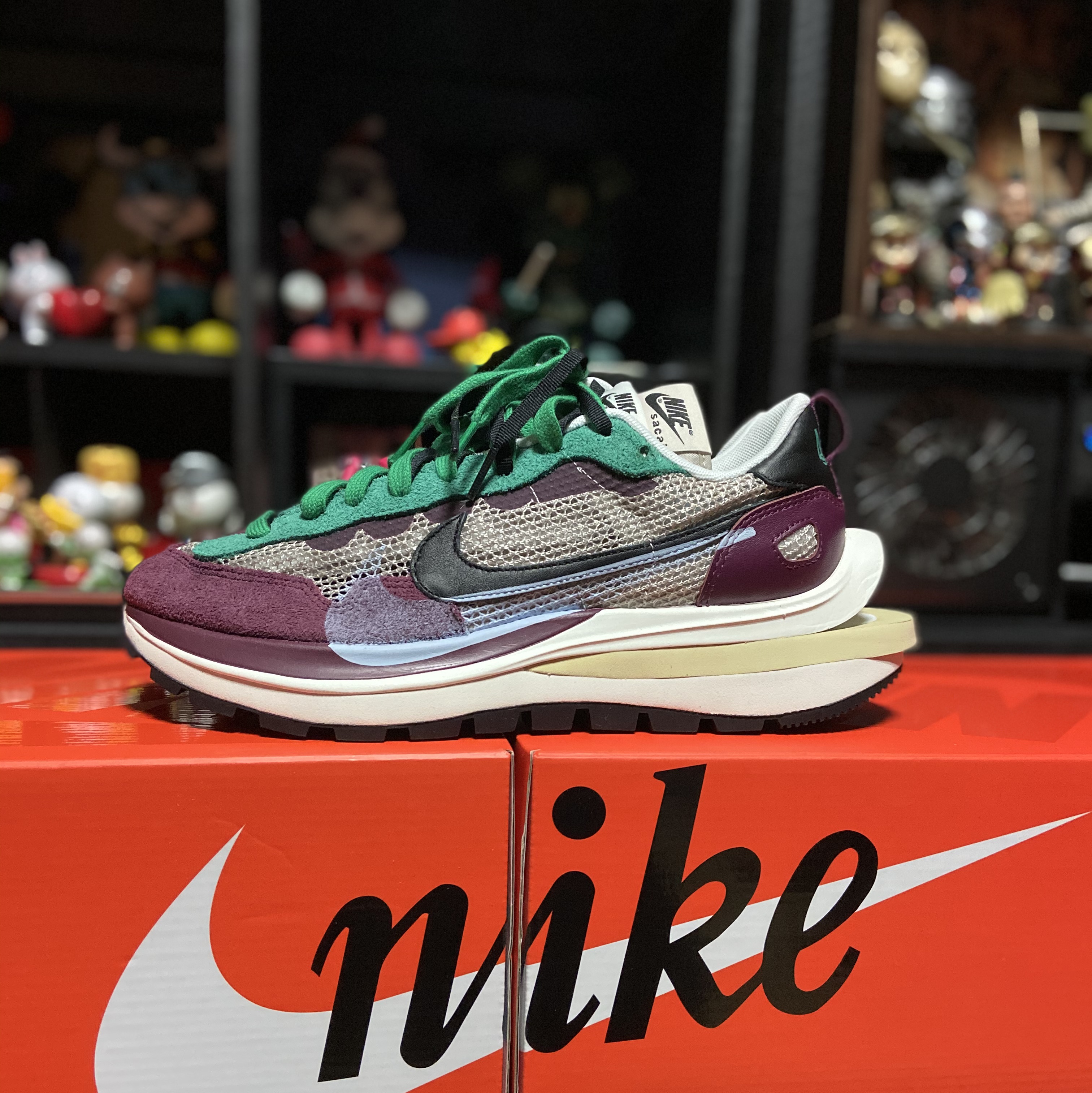 Nike x Sacai VaporWaffle String & Black Villain Red 착용 스타일 - 5