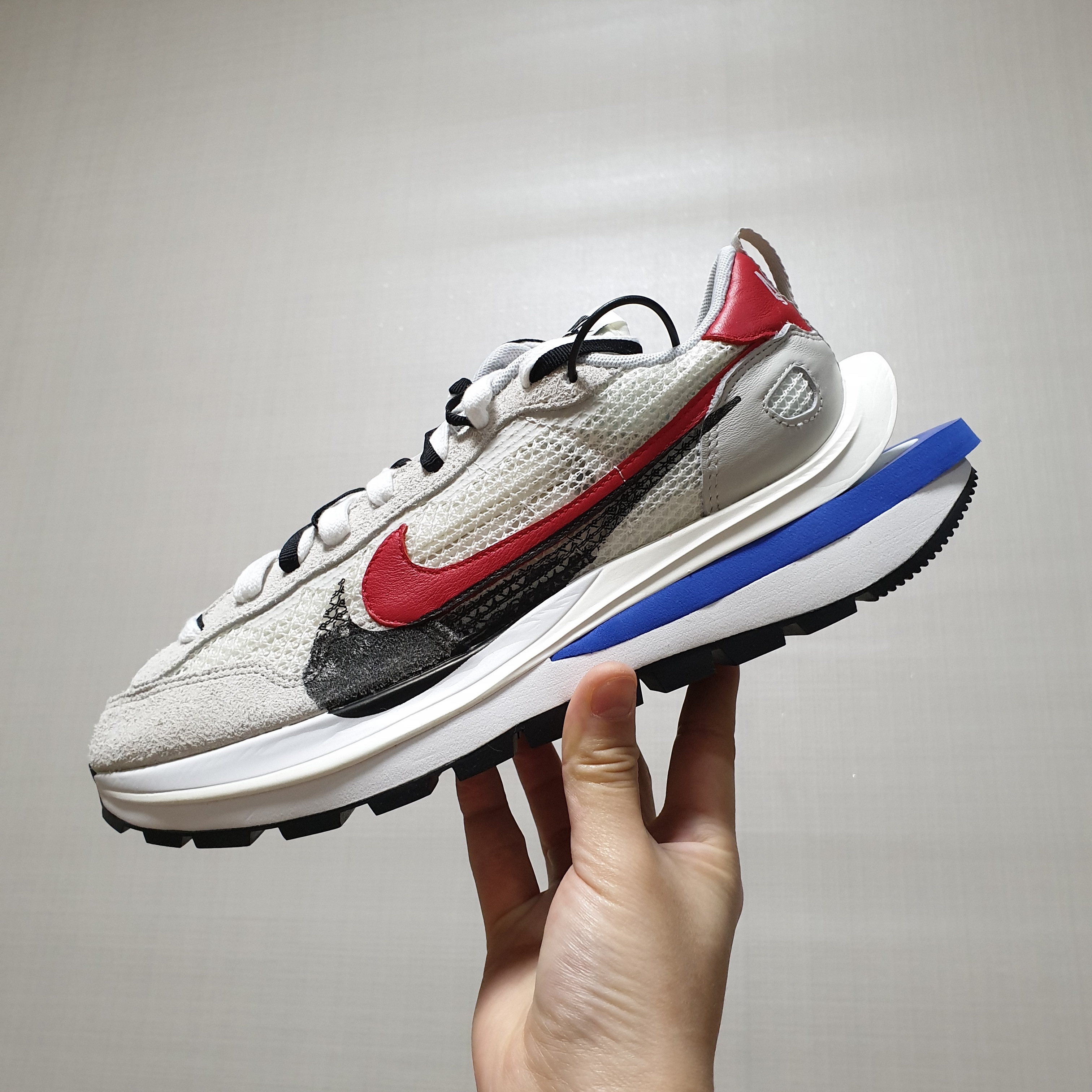Nike x Sacai VaporWaffle Royal Fuchsia 착용 스타일