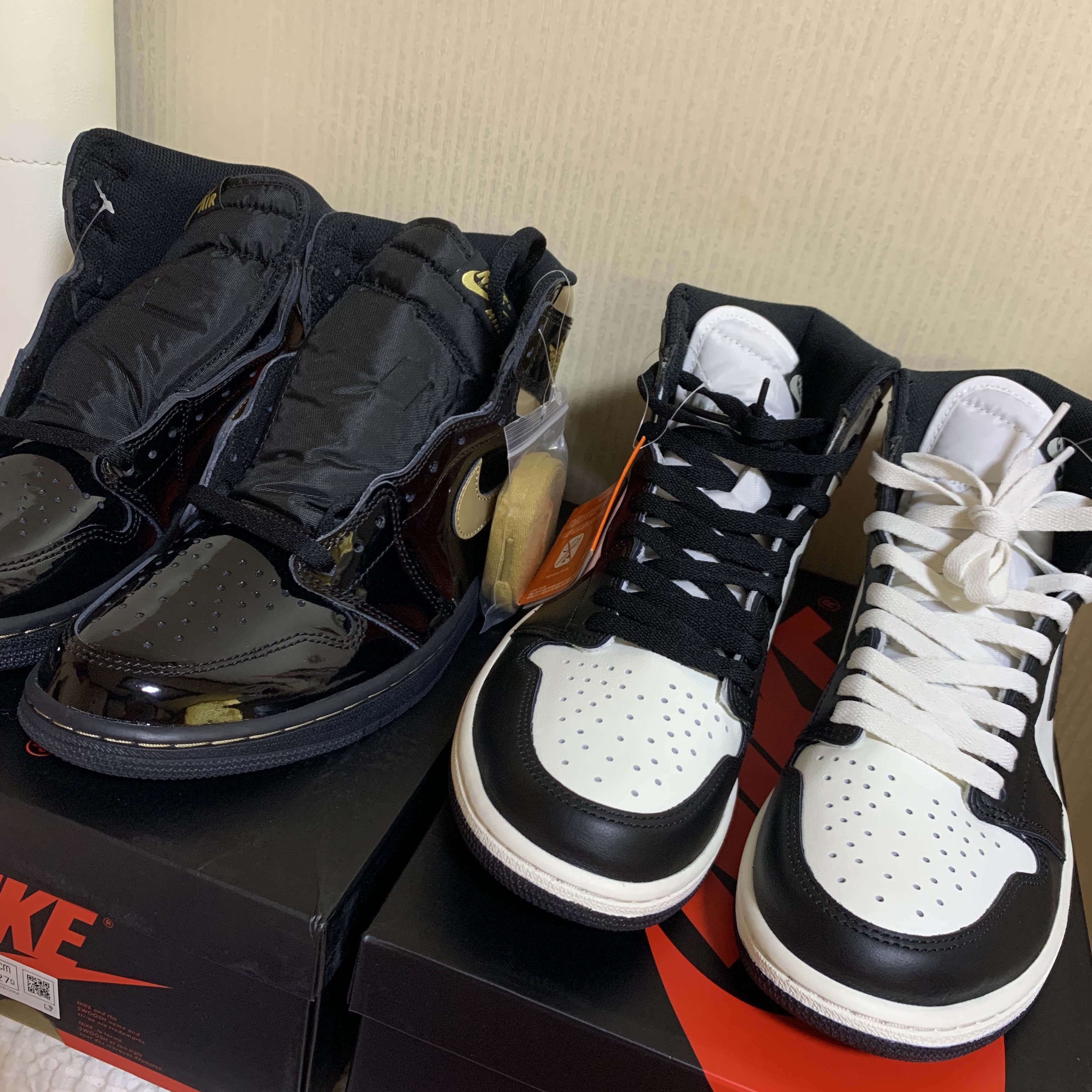 Jordan 1 Retro High OG Black Mocha, Jordan 1 Retro High OG Metallic Gold 착용 스타일 - 2