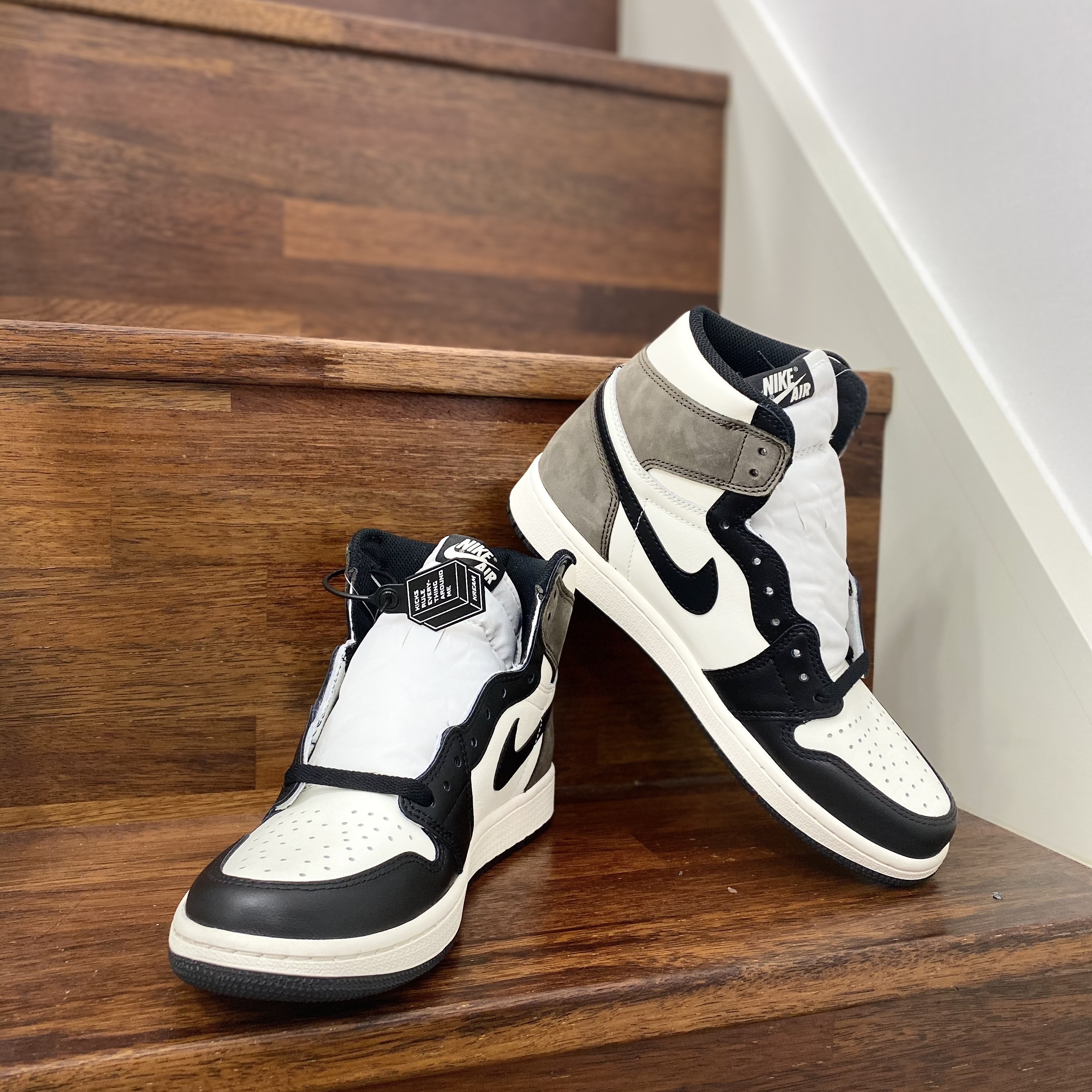 Jordan 1 Retro High OG Black Mocha 착용 스타일