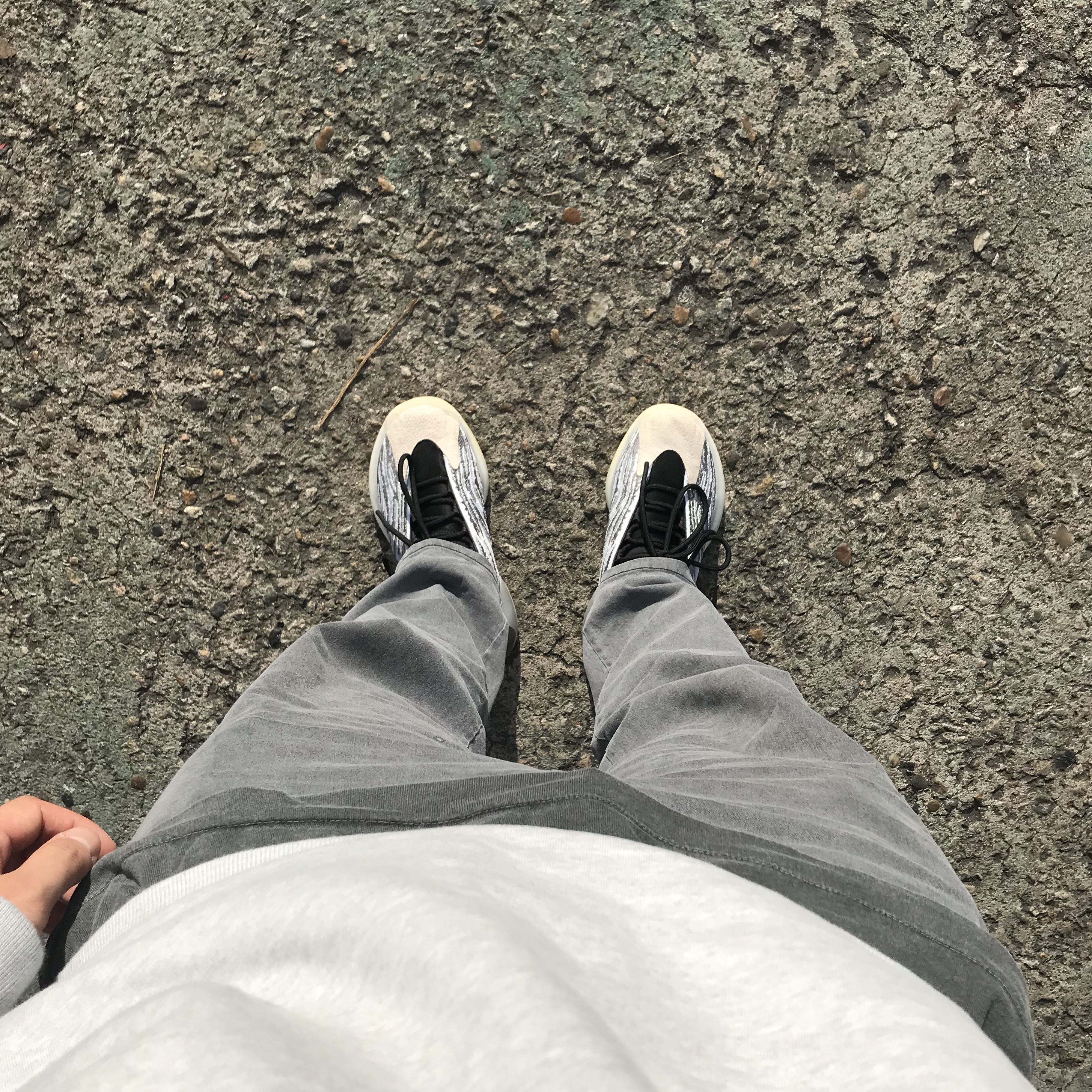 Adidas Yeezy QNTM Lifestyle 착용 스타일 - 2
