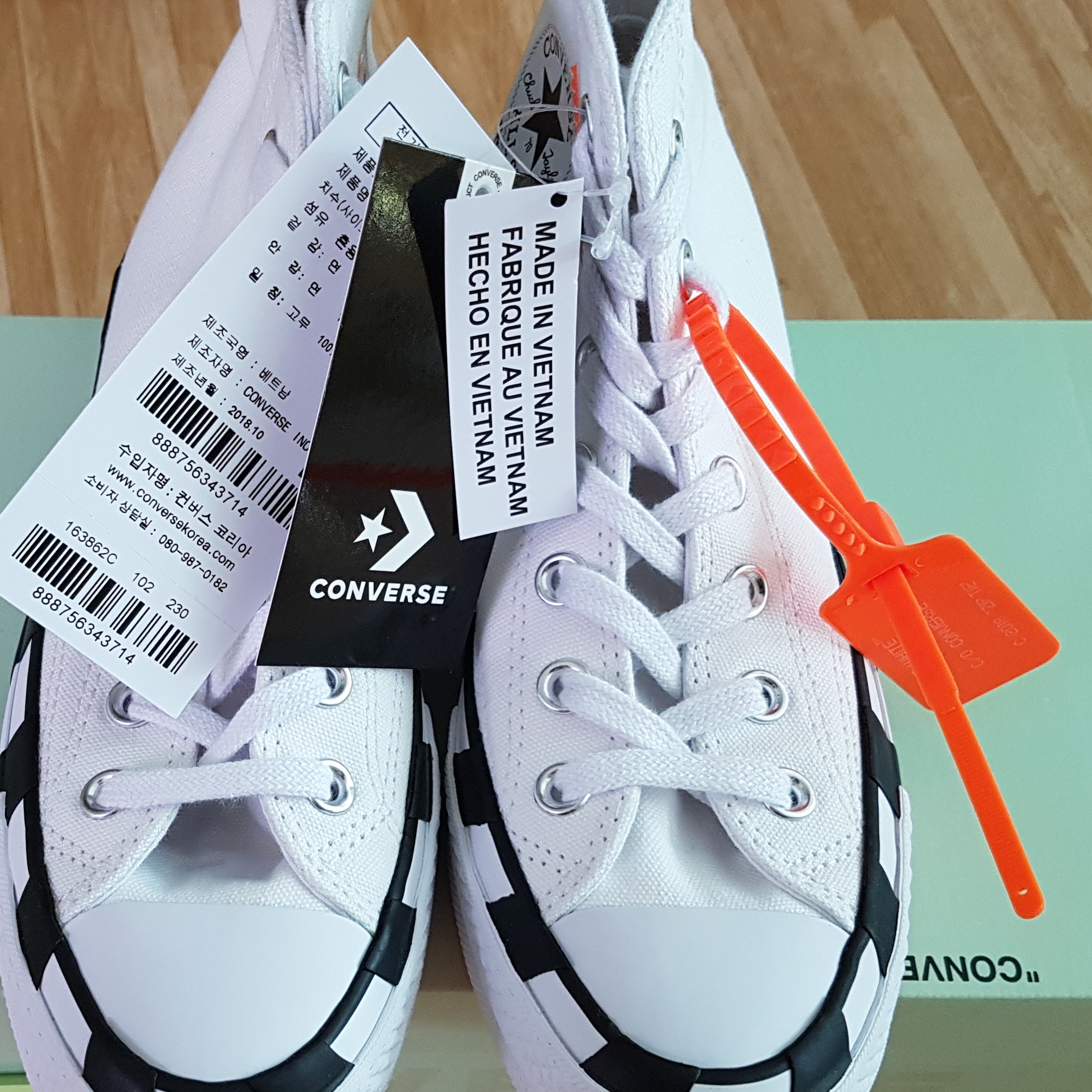 Converse x Off-White Chuck 70 High V2 2018 착용 스타일 - 2