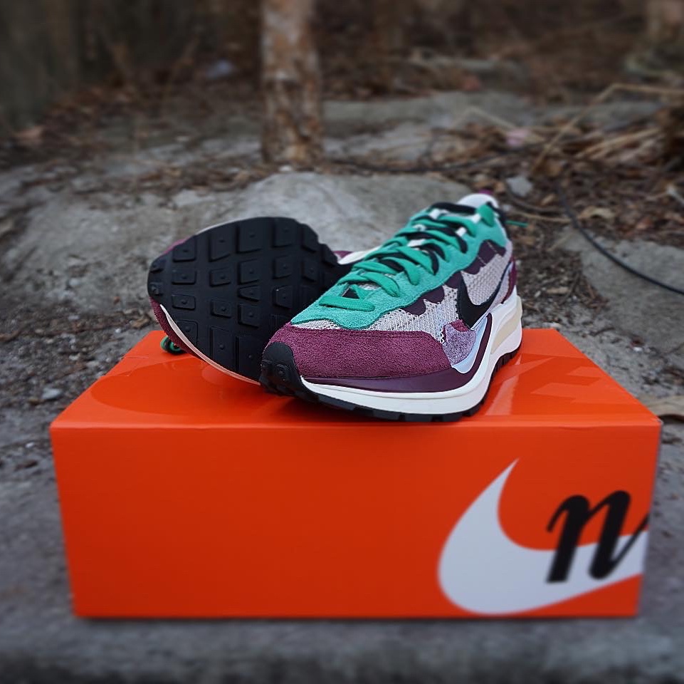 Nike x Sacai VaporWaffle String & Black Villain Red 착용 스타일 - 1