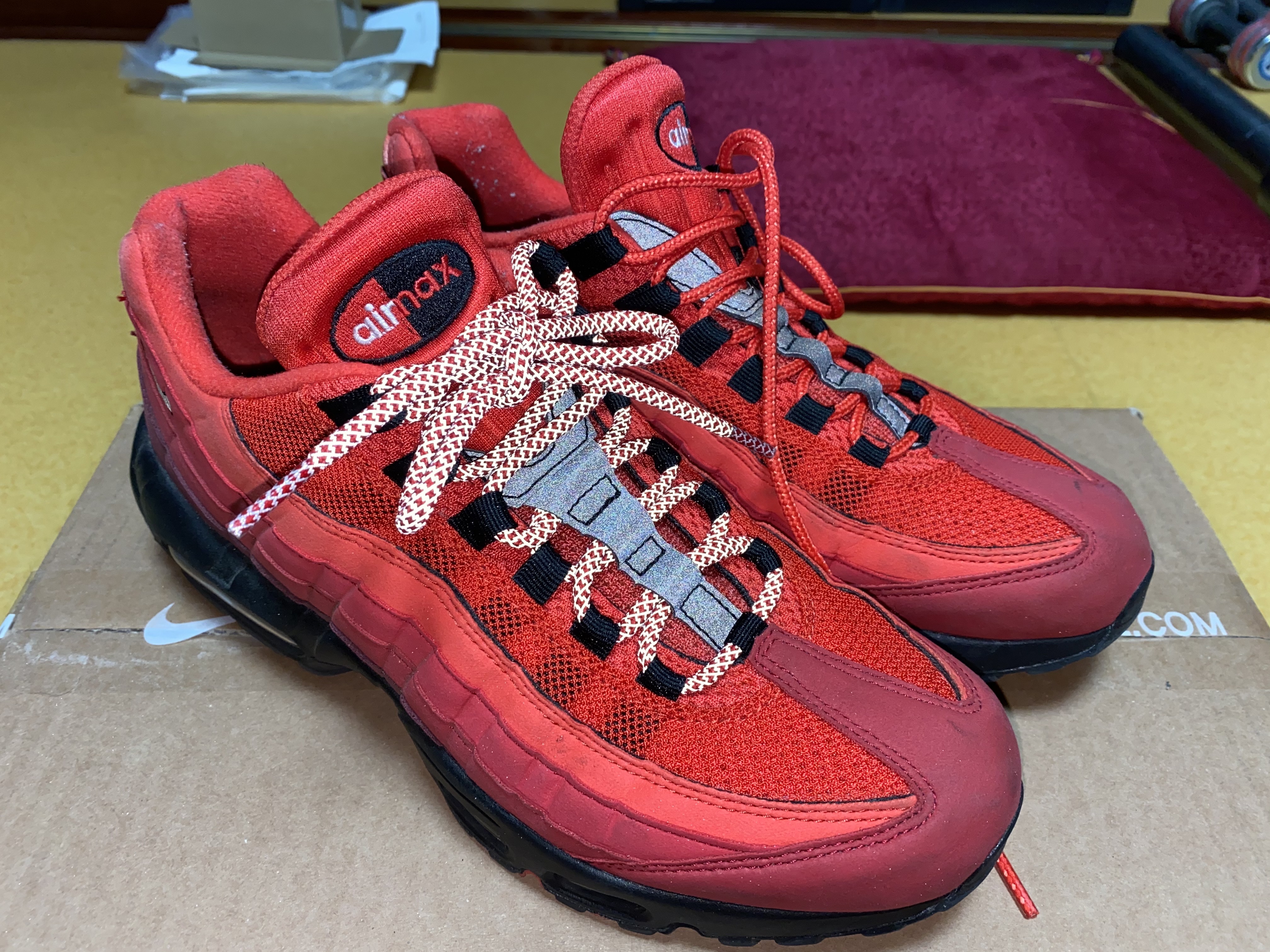 Nike Air Max 95 OG Habanero Red 착용 스타일 - 2