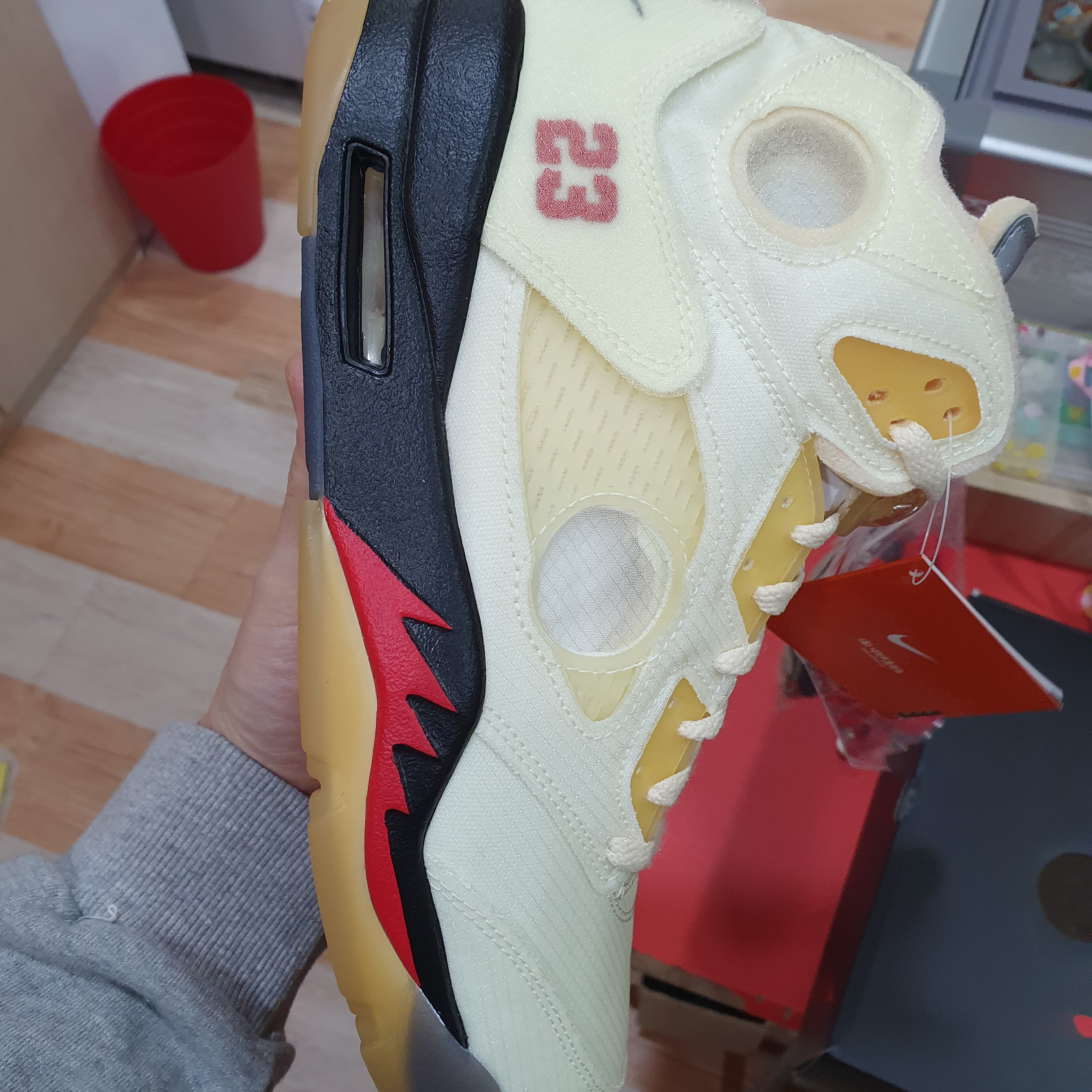 Jordan 5 x Off-White Retro SP Sail Fire Red 착용 스타일 - 4