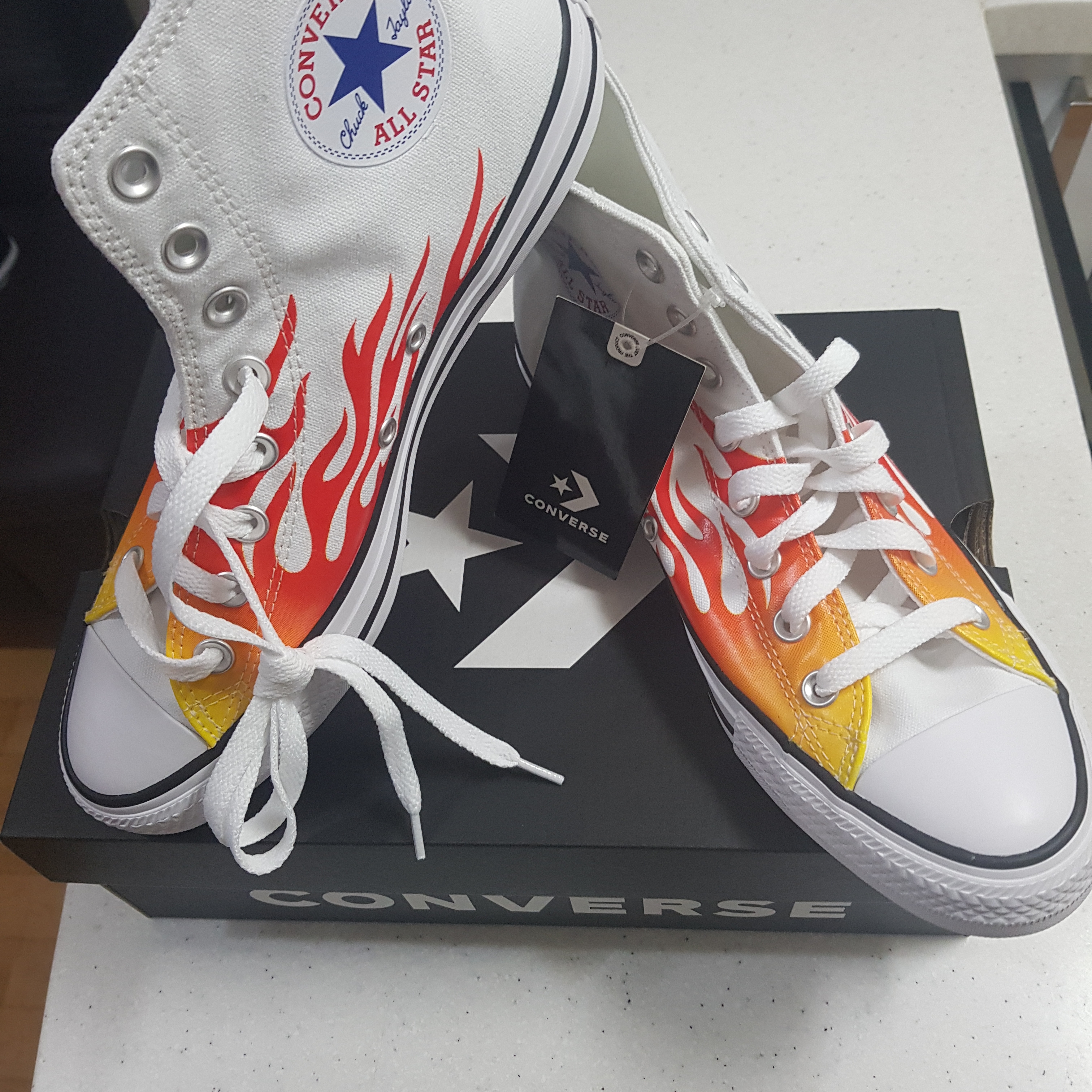 Converse Chuck Taylor All Star High Archive Print - White Flame 착용 스타일 - 1