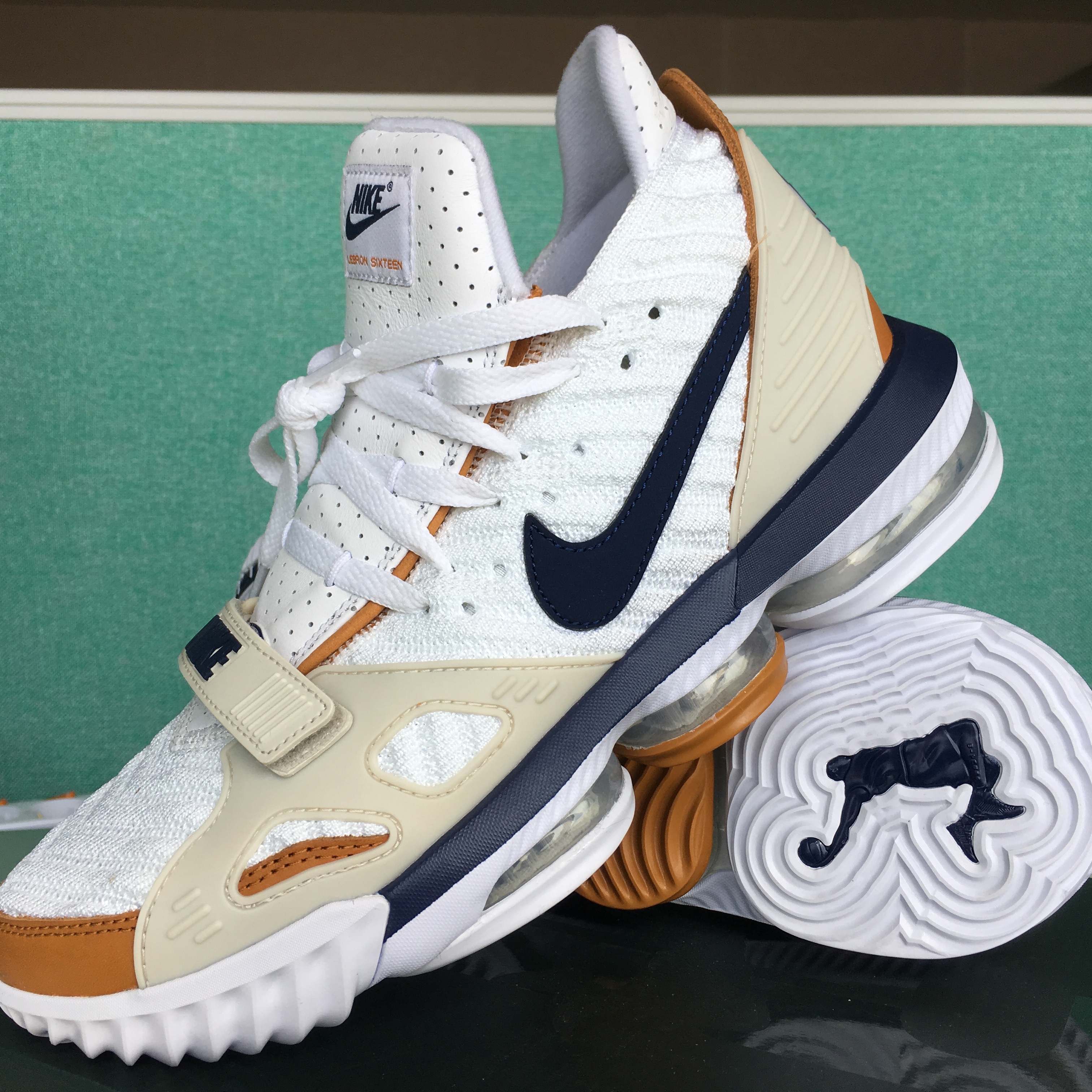 Nike LeBron 16 Air Trainer Medicine Ball 착용 스타일 - 2