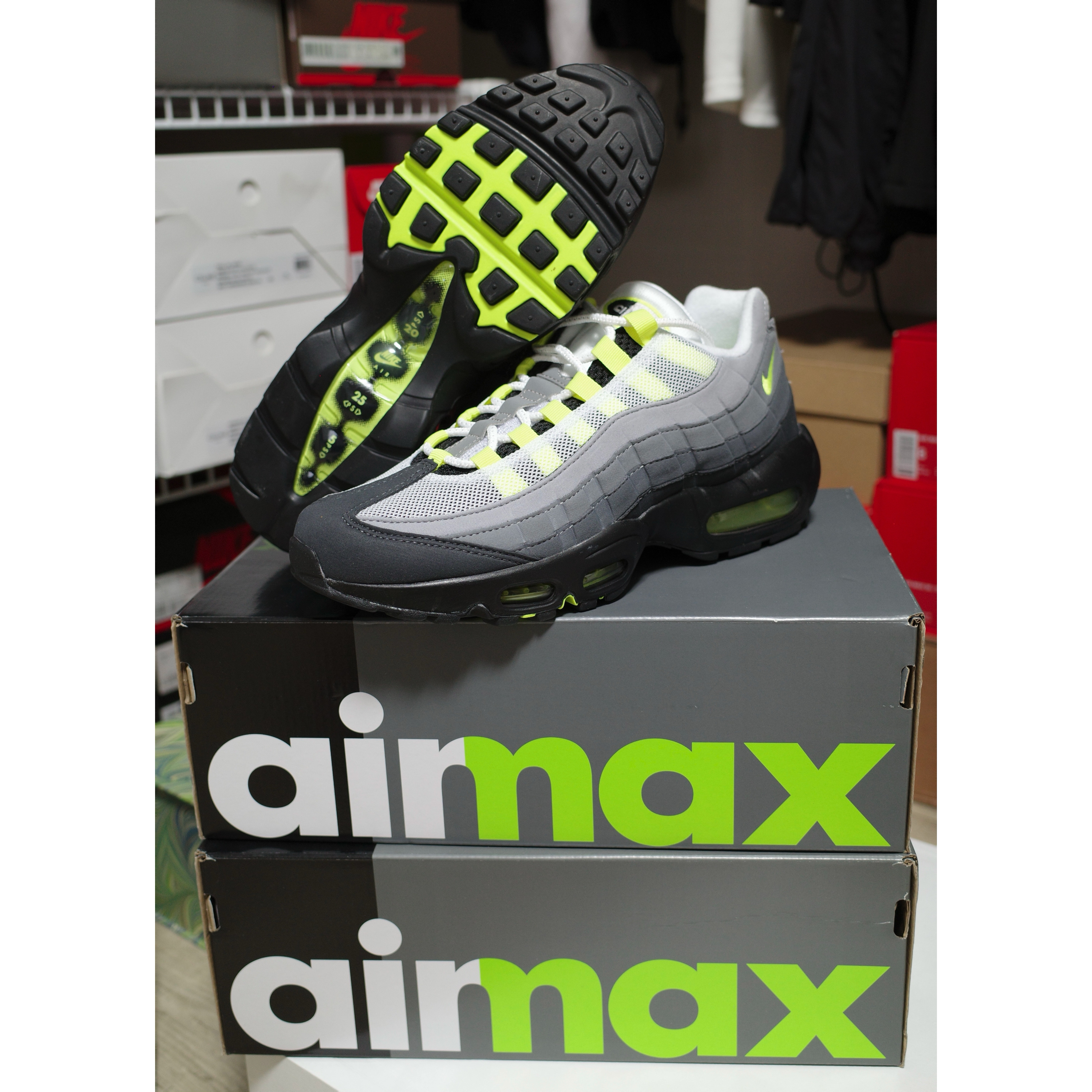 Nike Air Max 95 OG Neon Yellow 2020 착용 스타일 - 2