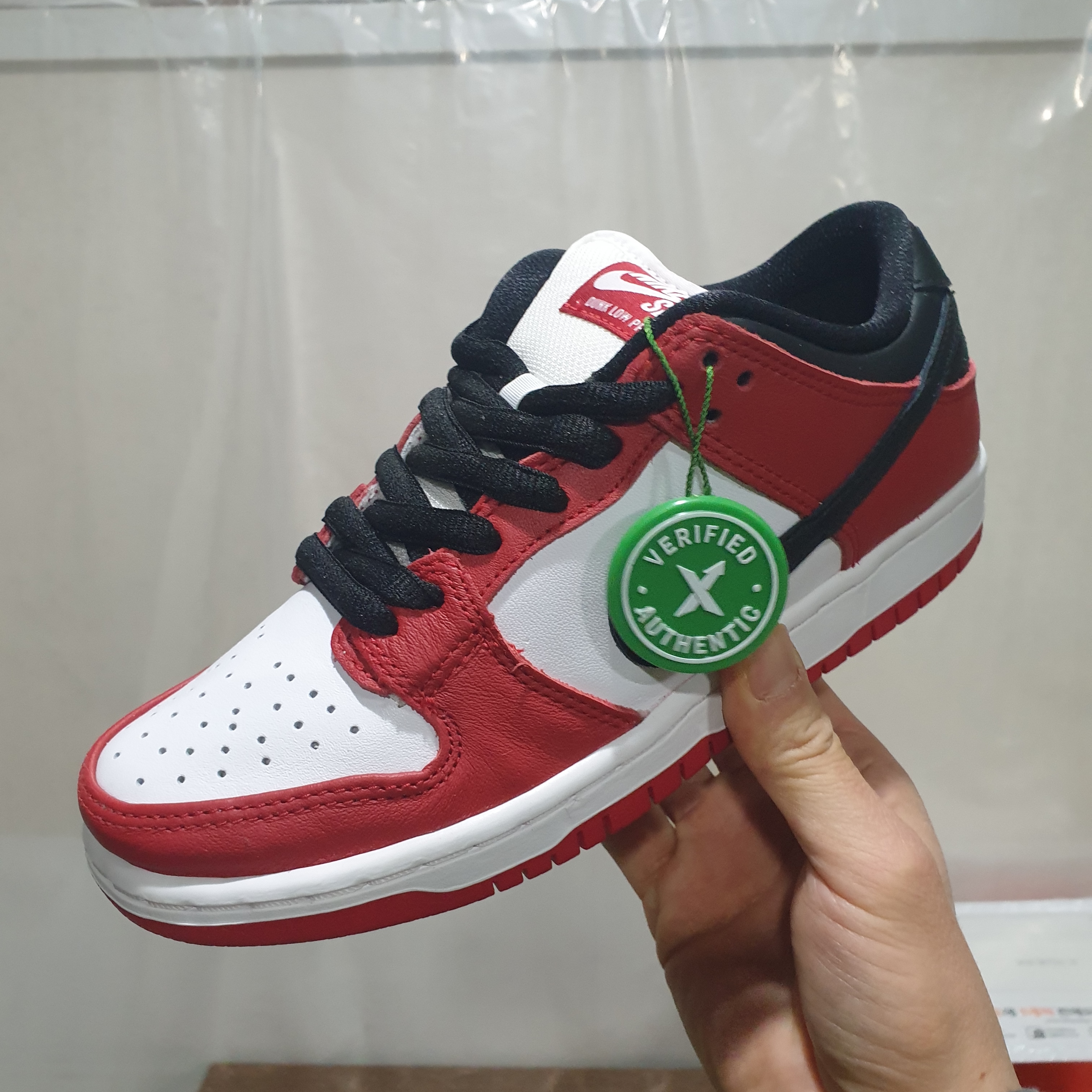 Nike SB Dunk Low Pro Chicago 착용 스타일 - 1