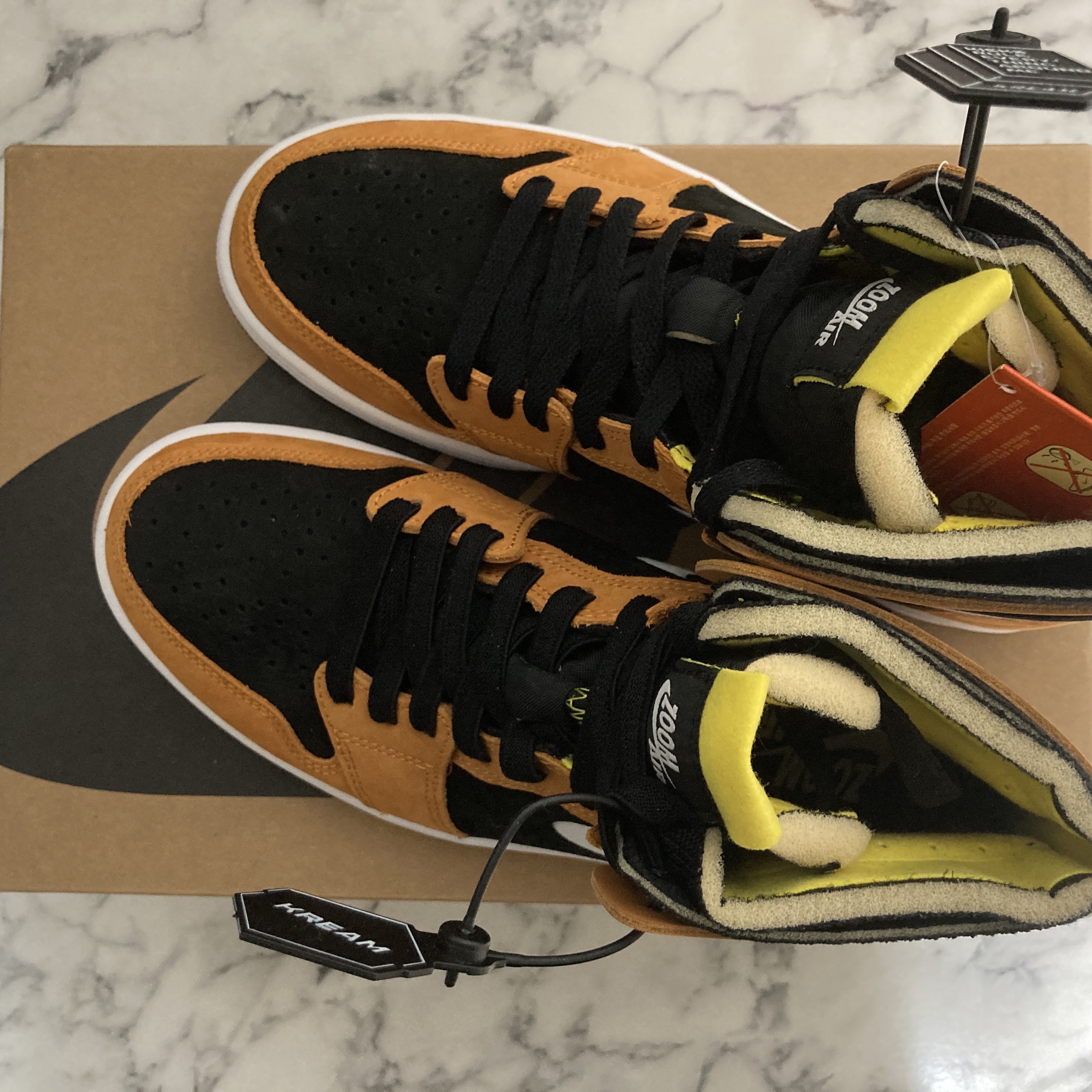 Jordan 1 Zoom Air CMFT Monarch Orange 착용 스타일 - 3