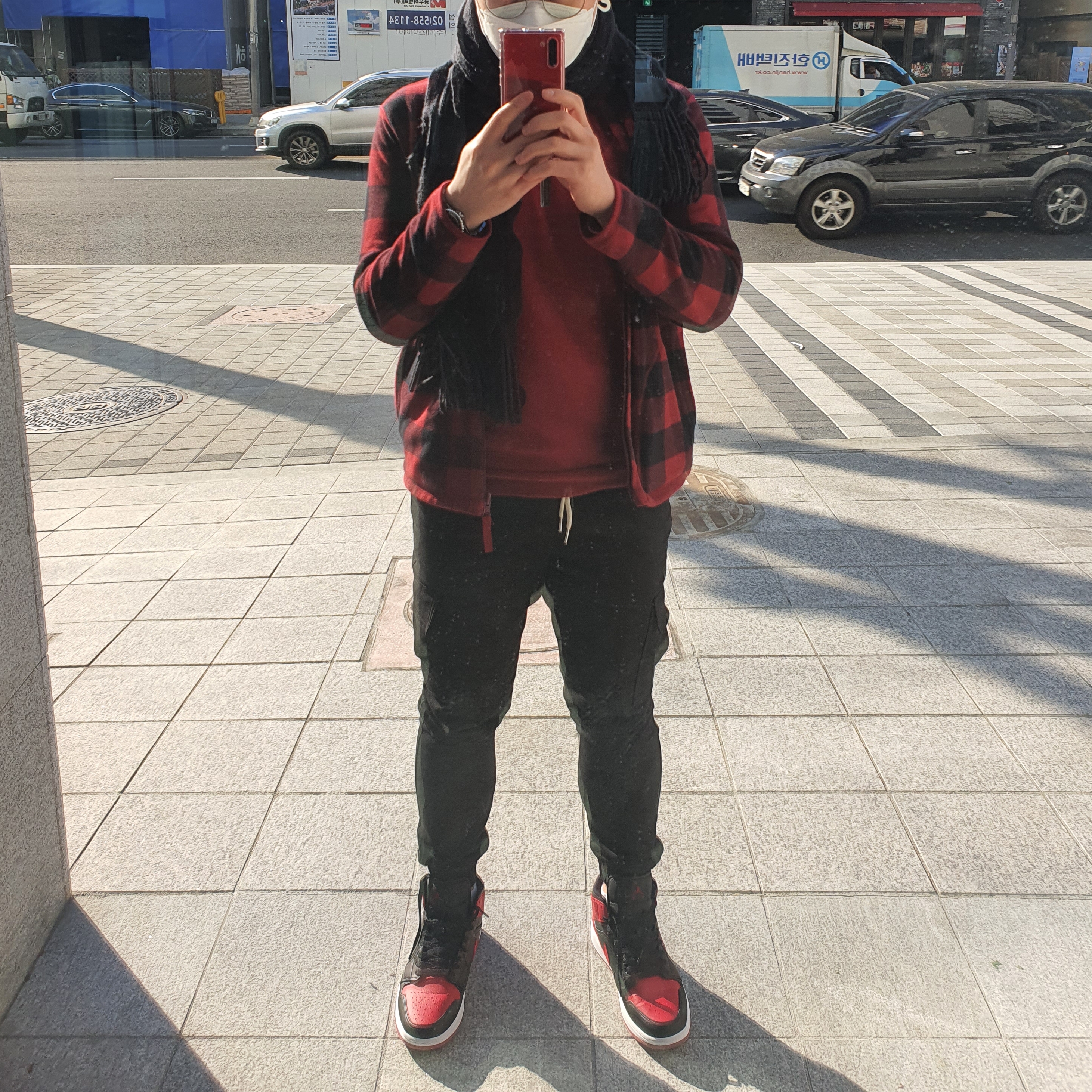 Jordan 1 Mid Bred Banned 2020, Jordan 11 Retro Bred 2012 착용 스타일 - 3