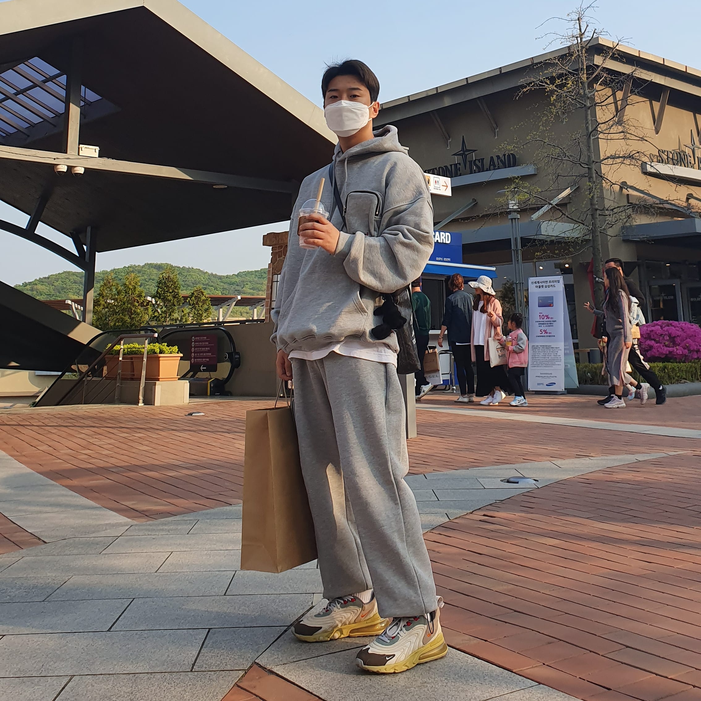Nike x Travis Scott Air Max 270 React Cactus Trails 착용 스타일
