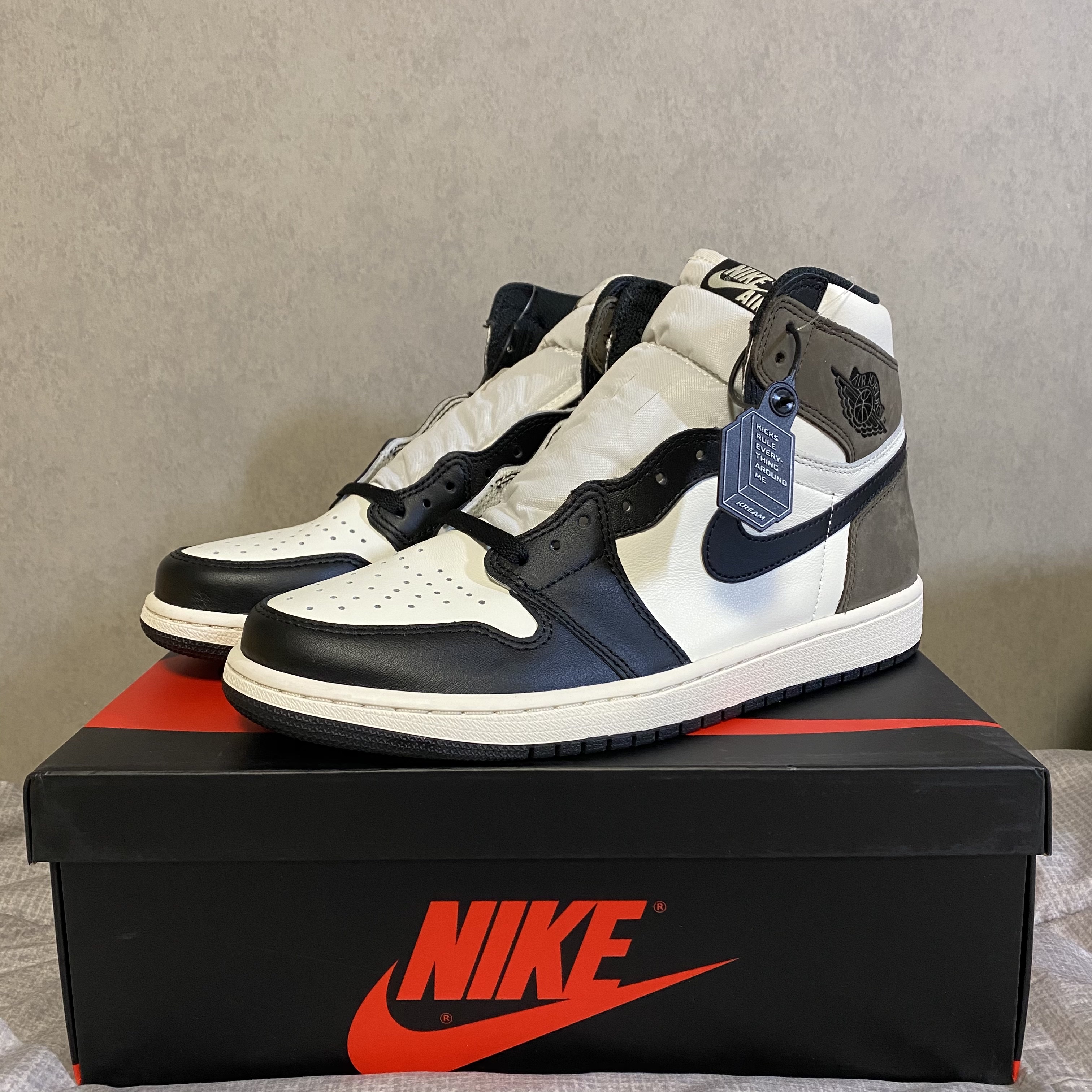 Jordan 1 Retro High OG Black Mocha 착용 스타일 - 1