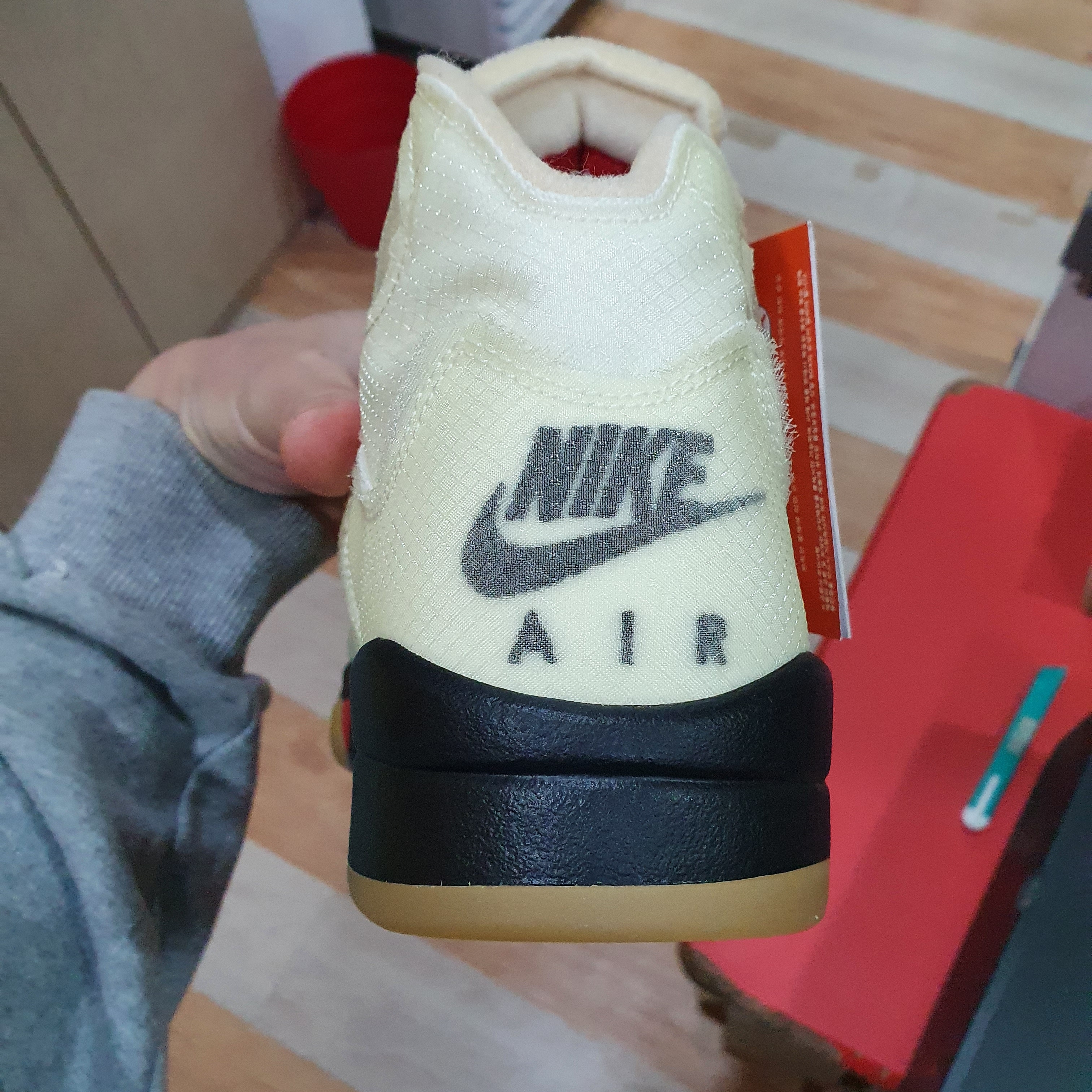 Jordan 5 x Off-White Retro SP Sail Fire Red 착용 스타일 - 5