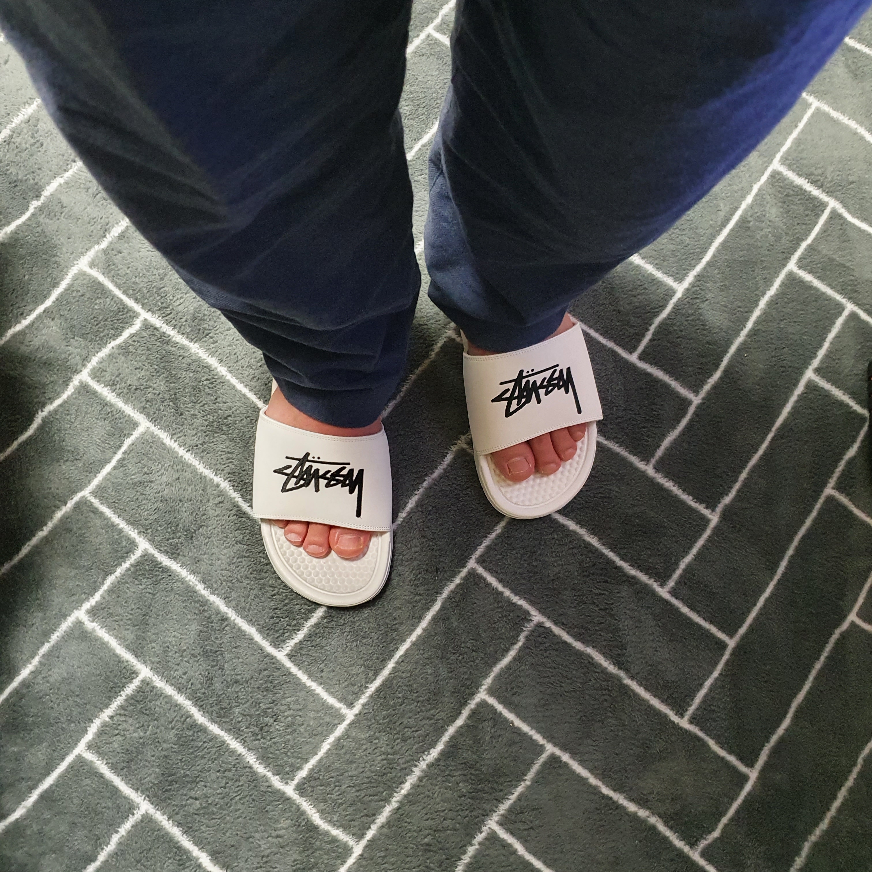 Nike x Stussy Benassi Slide Sail 착용 스타일