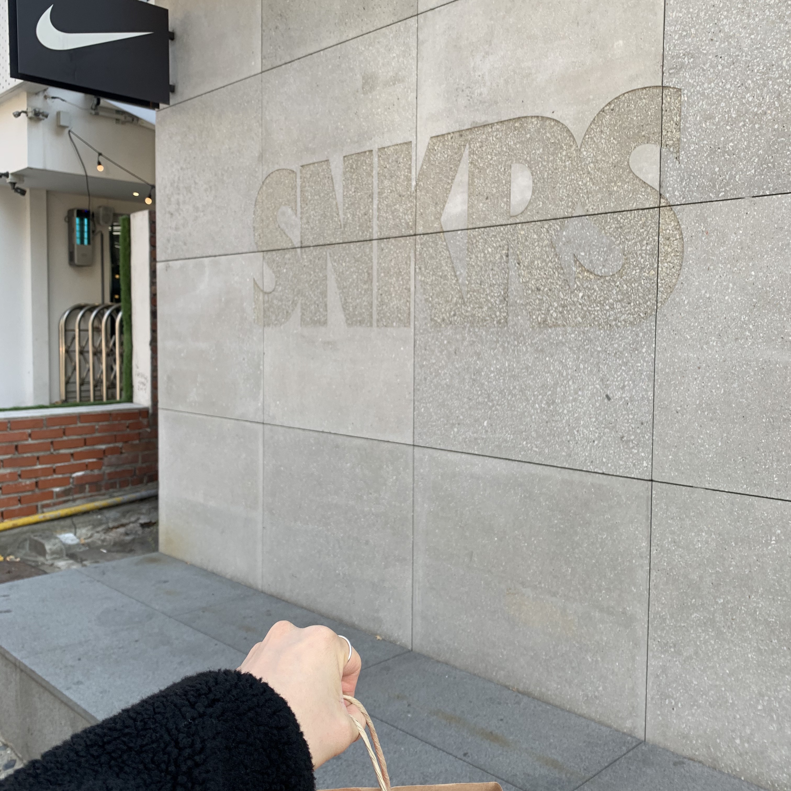 Nike x Sacai VaporWaffle Tour Yellow & Gorge Green Sail 착용 스타일 - 2