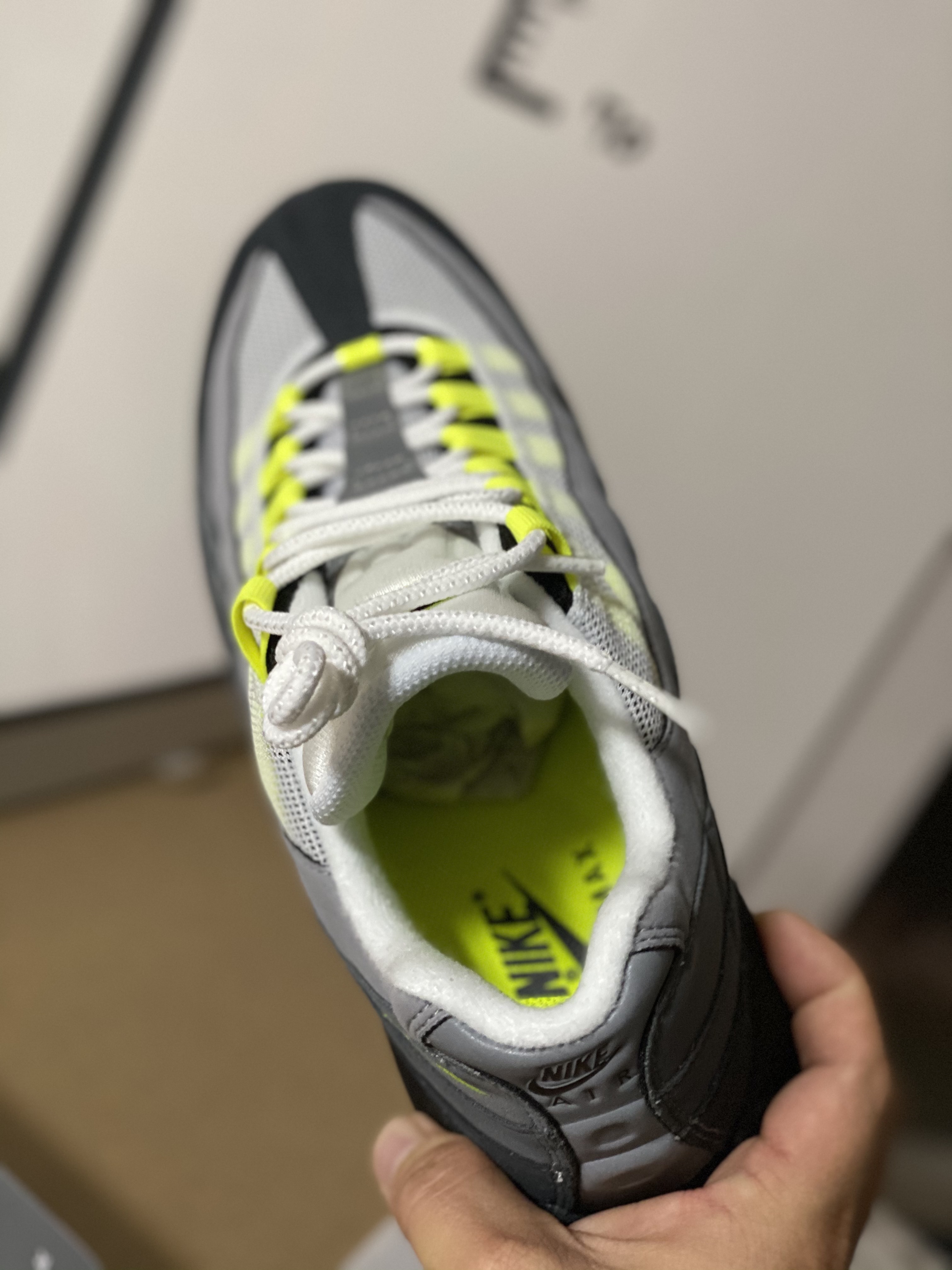 Nike Air Max 95 OG Neon Yellow 2020 착용 스타일 - 1
