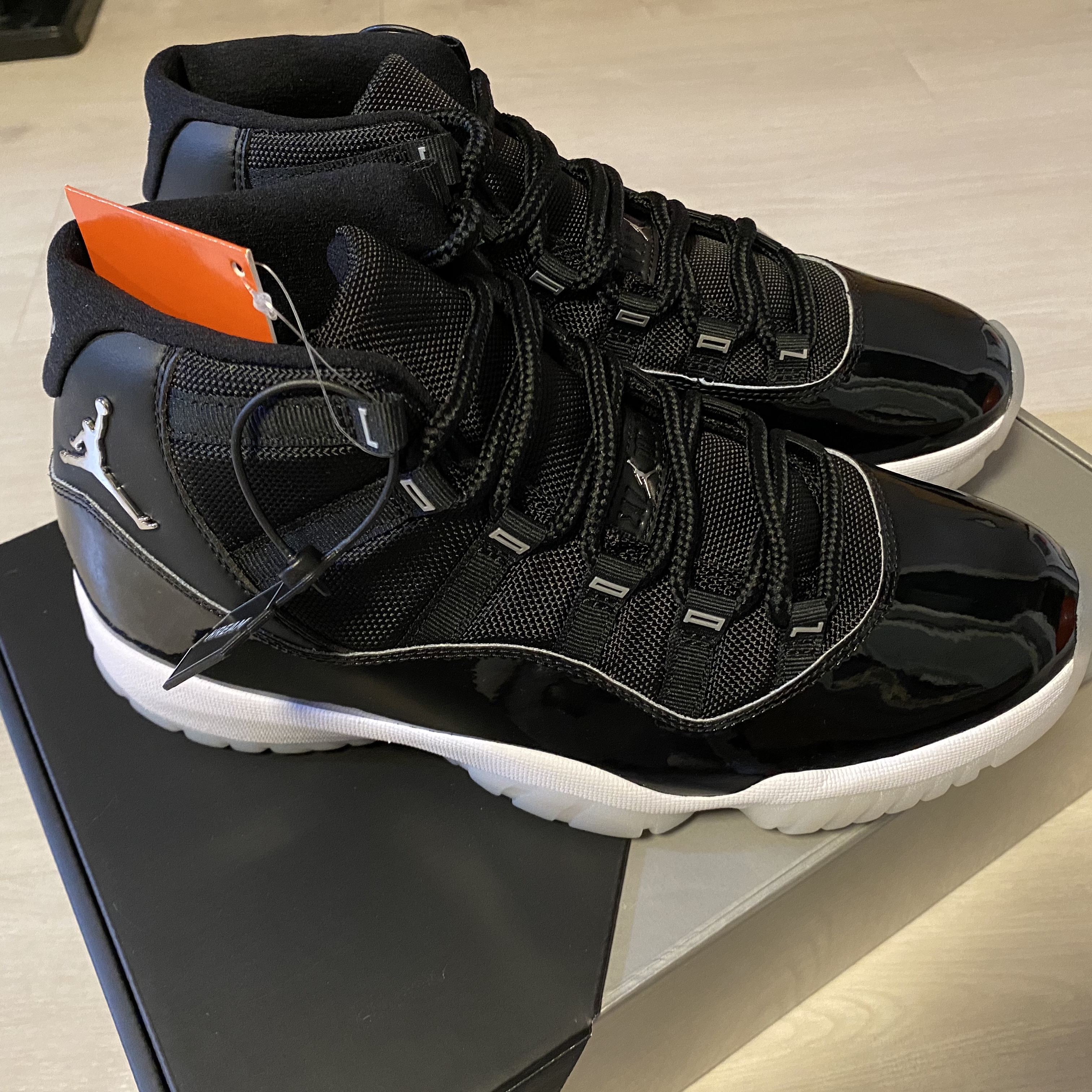 Jordan 11 Retro Jubilee 착용 스타일