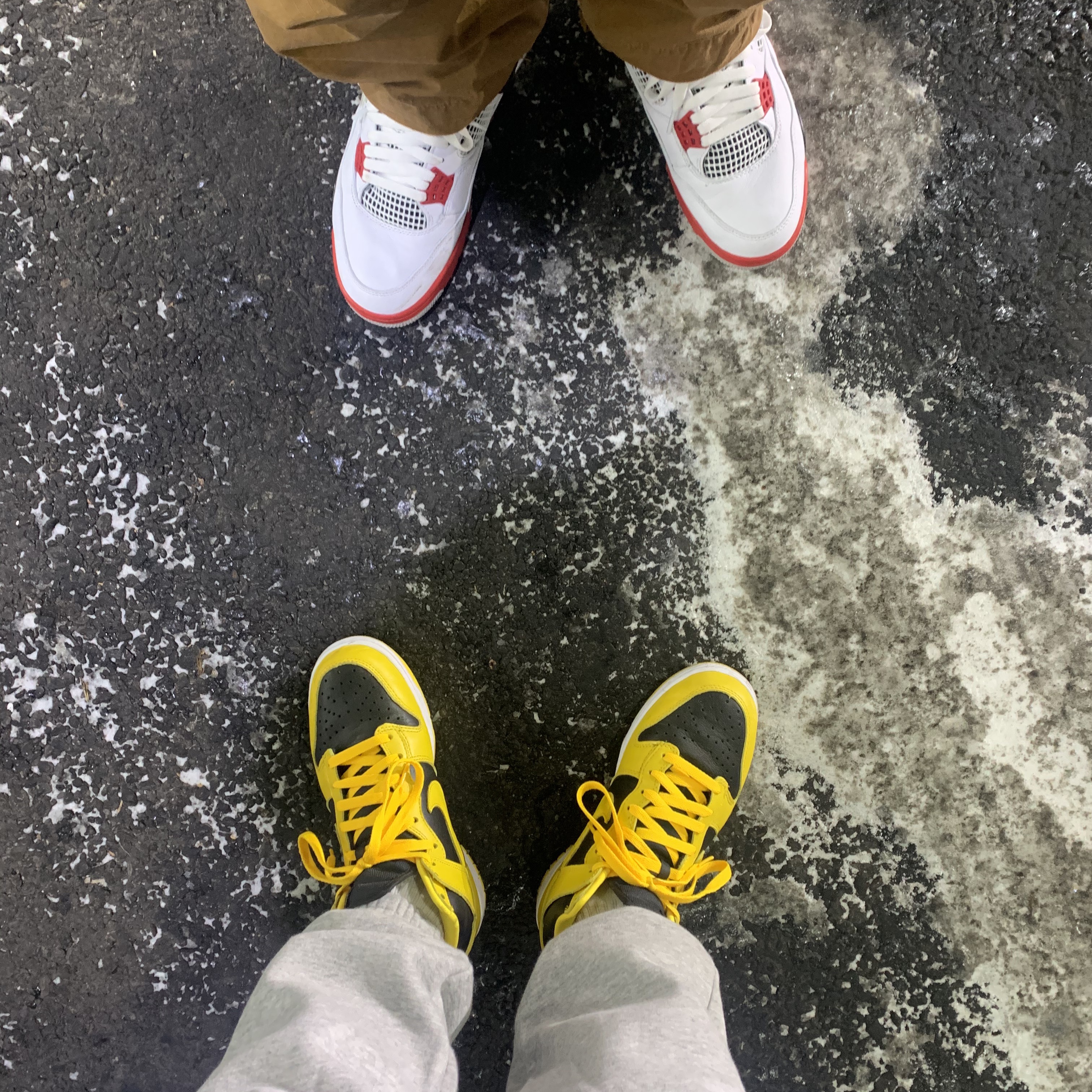 Nike Dunk High SP Varsity Maize, Jordan 4 Retro OG Fire Red 2020 착용 스타일