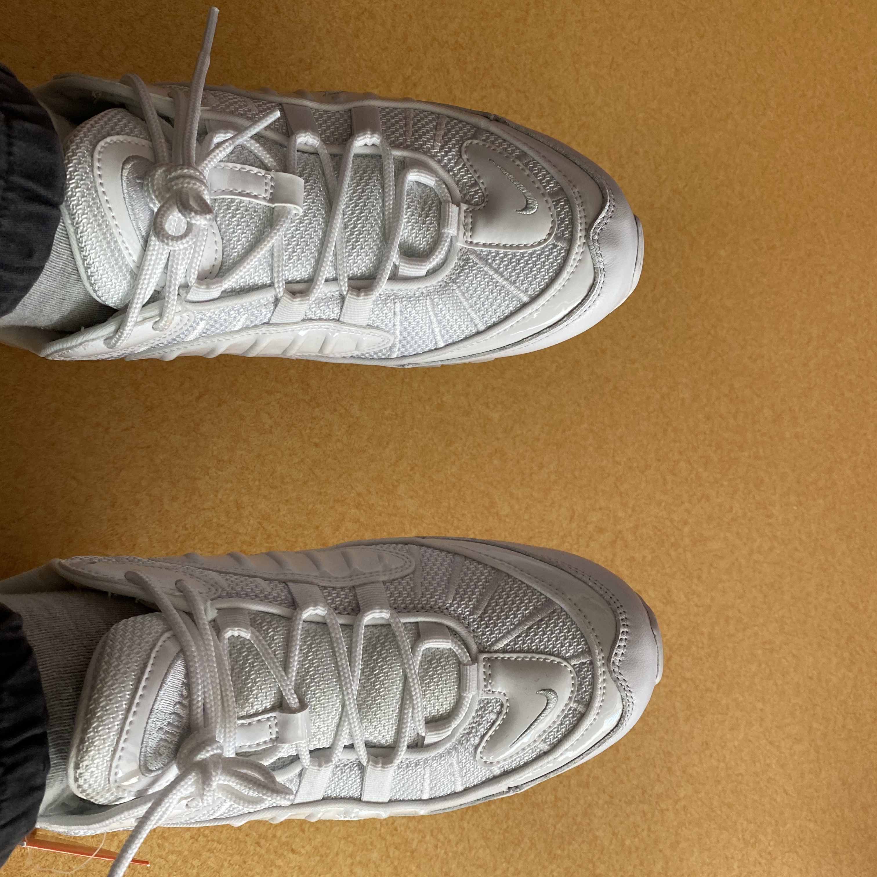 Nike Air Max 98 White 착용 스타일 - 2