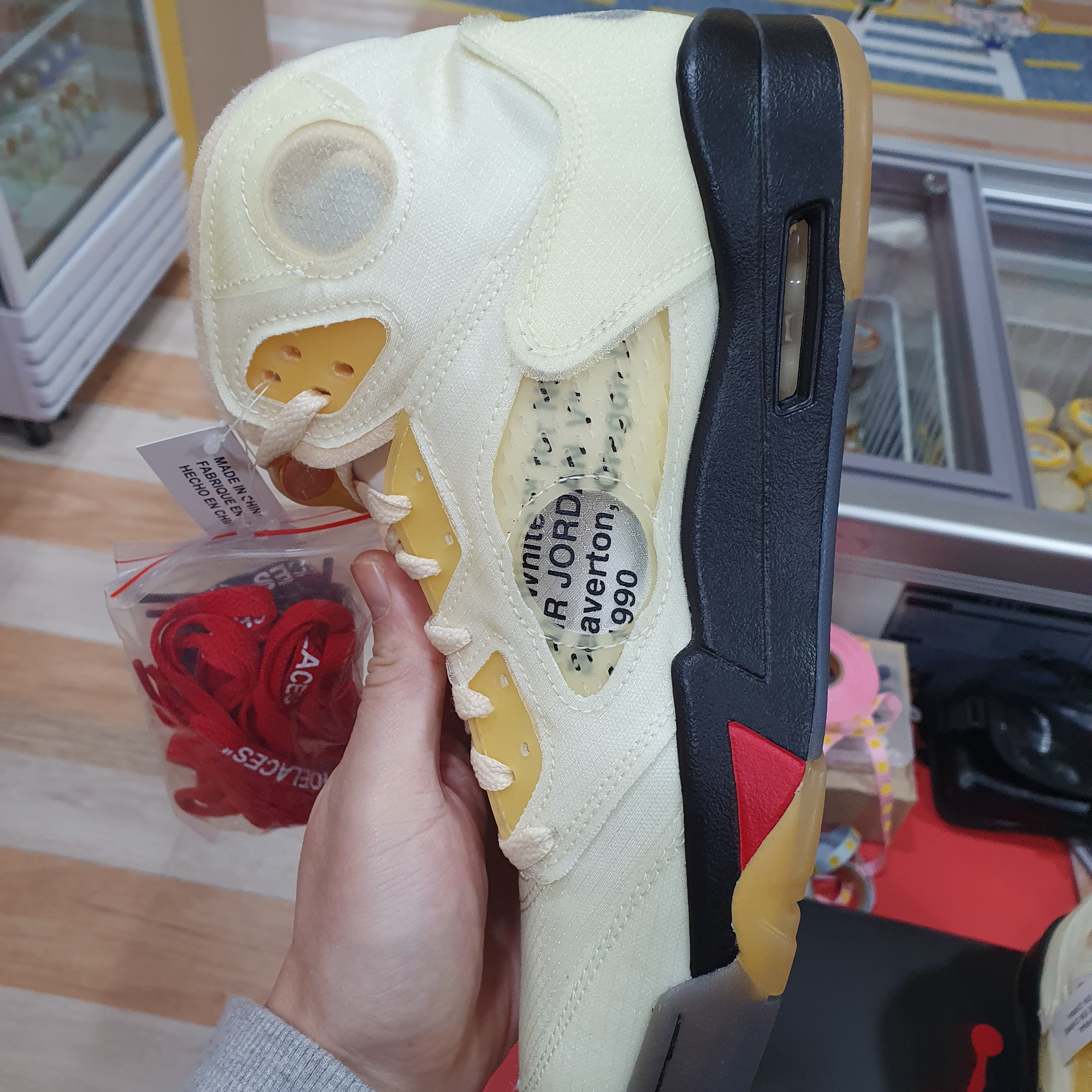 Jordan 5 x Off-White Retro SP Sail Fire Red 착용 스타일 - 3