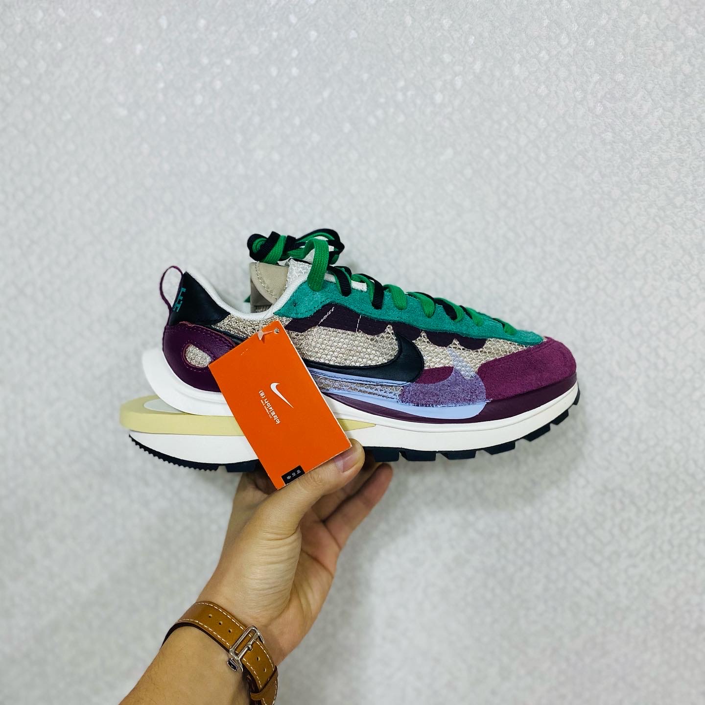 Nike x Sacai VaporWaffle String & Black Villain Red 착용 스타일 - 1