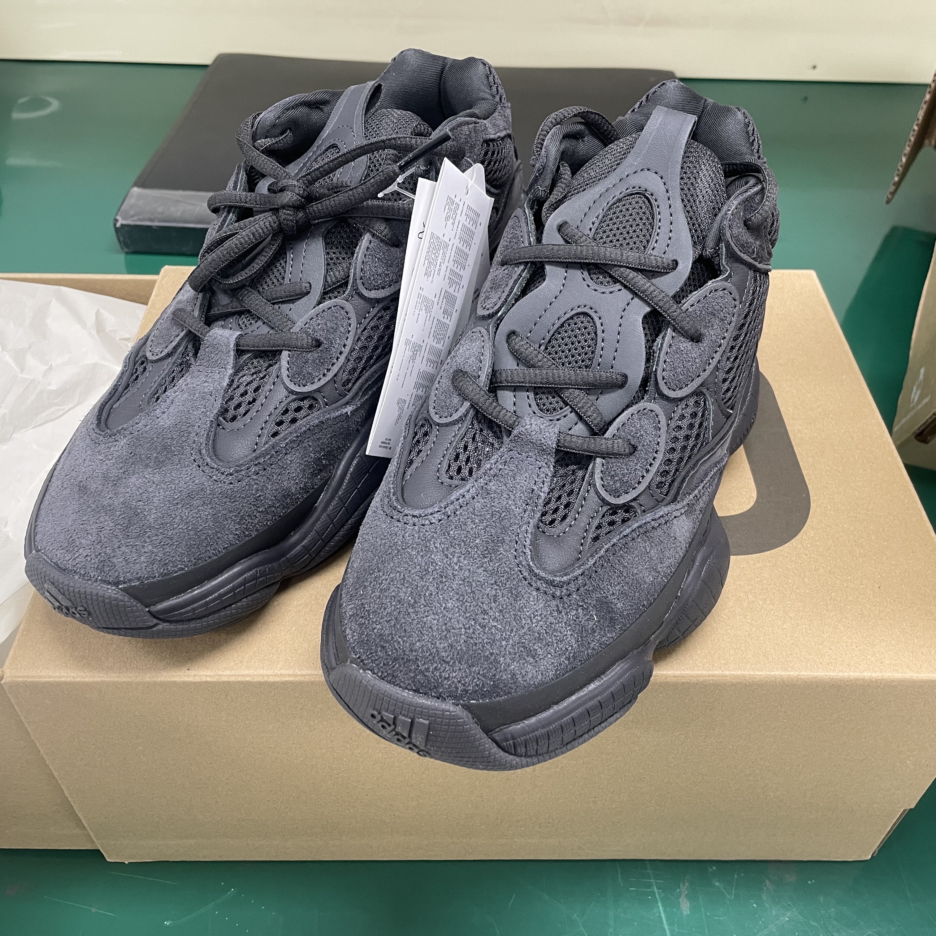 Adidas Yeezy 500 Utility Black 2018/2020 착용 스타일