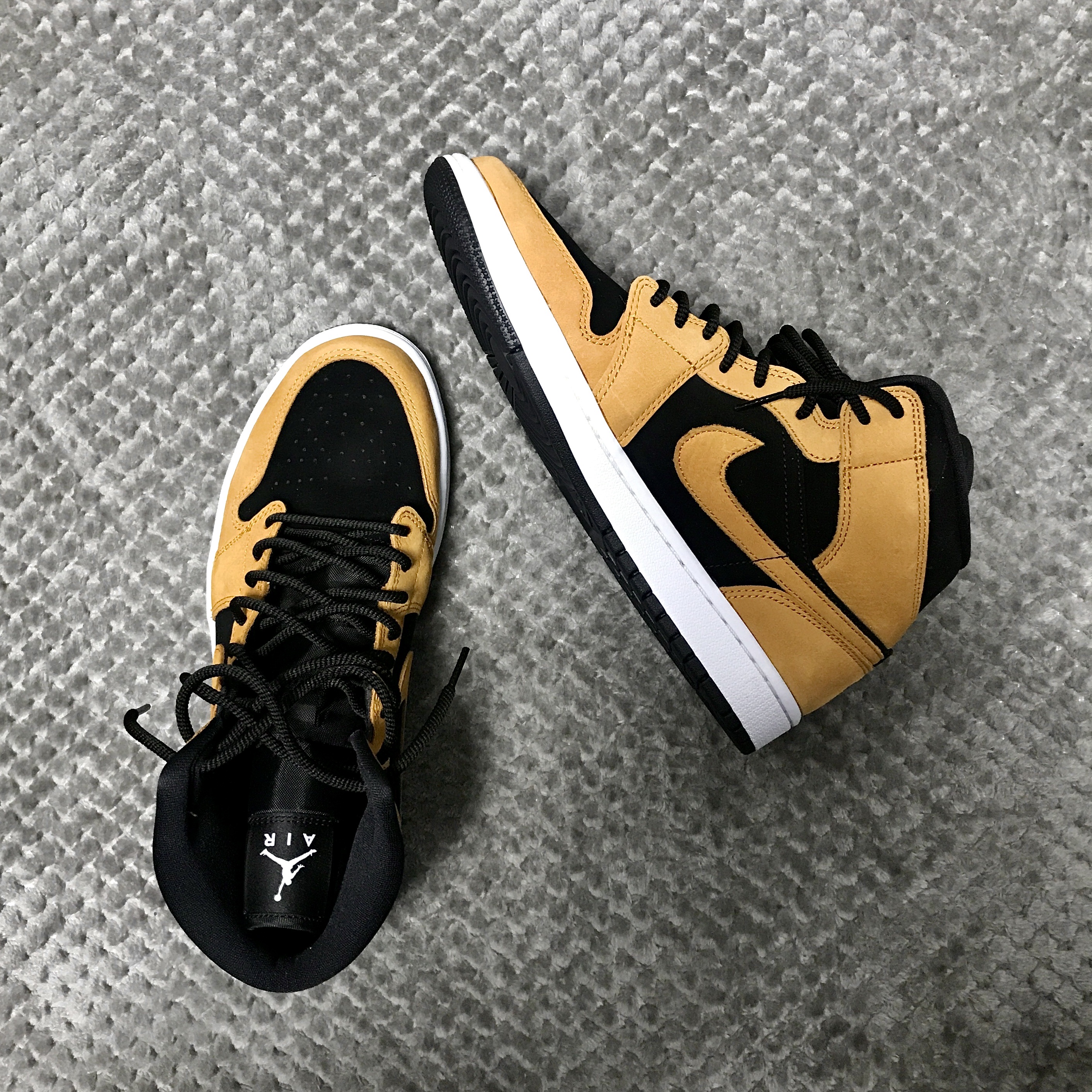 (W) Jordan 1 Mid SE Desert Ochre 착용 스타일