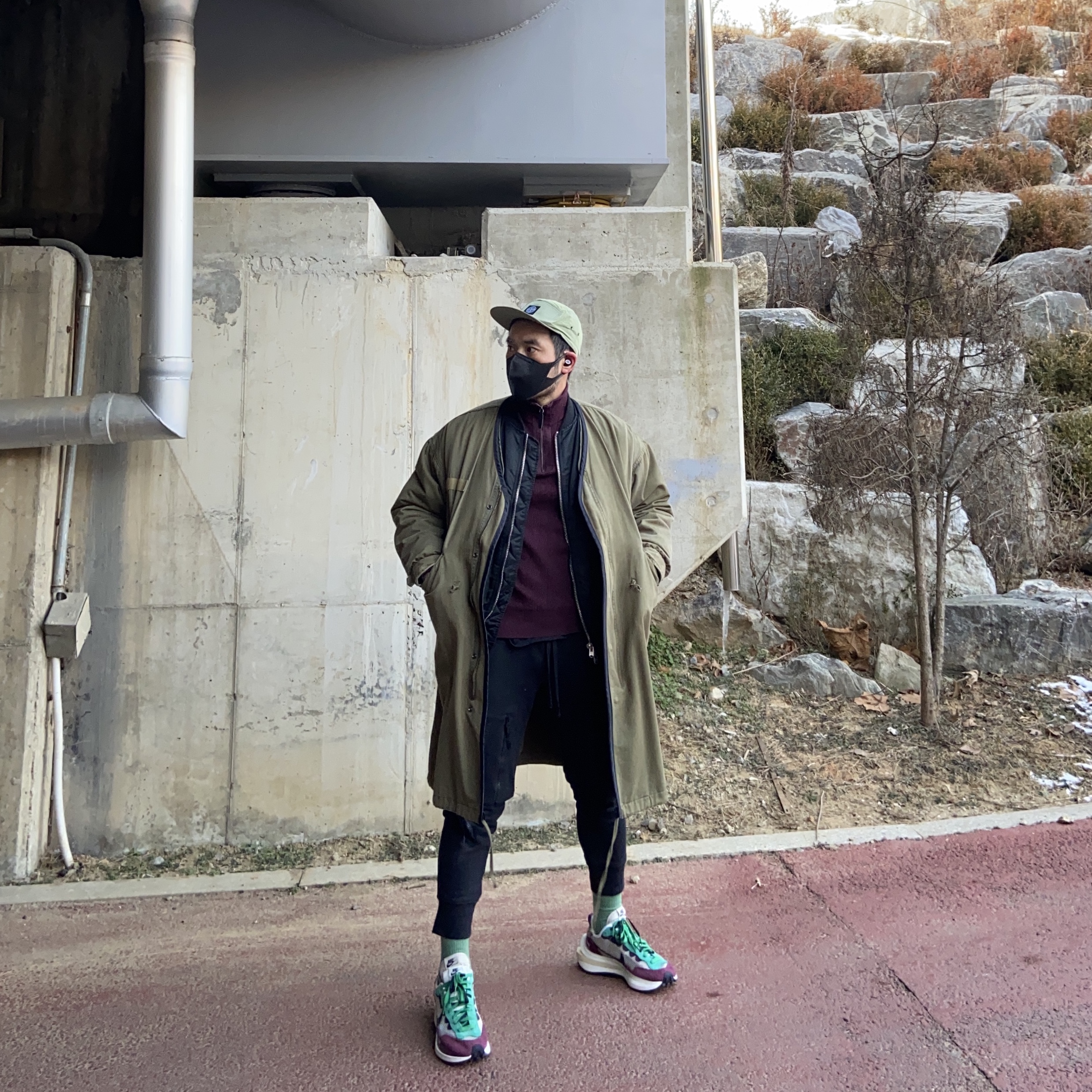Nike x Sacai VaporWaffle String & Black Villain Red 착용 스타일 - 4