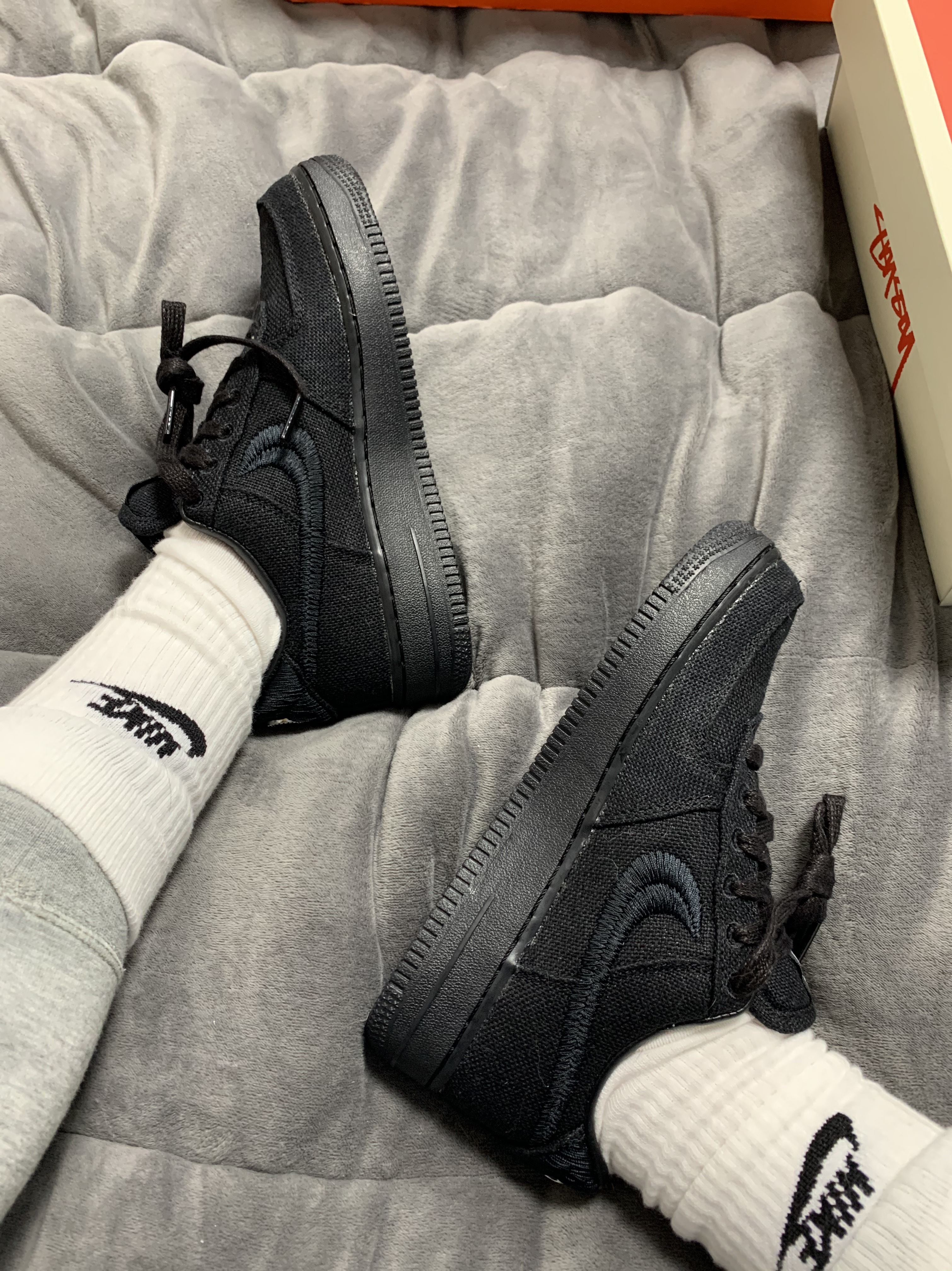 Nike x Stussy Air Force 1 Low Triple Black 착용 스타일