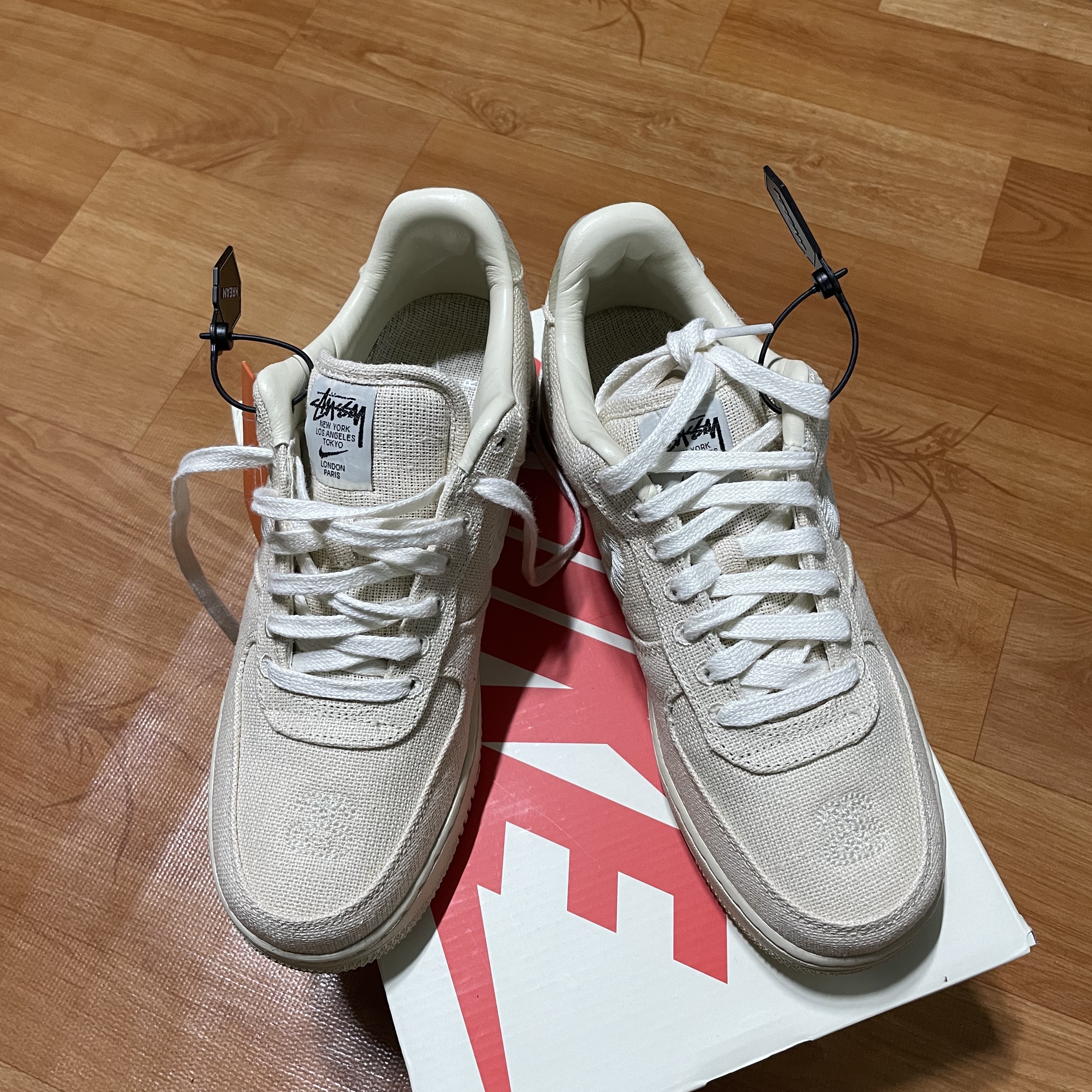 Nike x Stussy Air Force 1 Low Fossil 착용 스타일