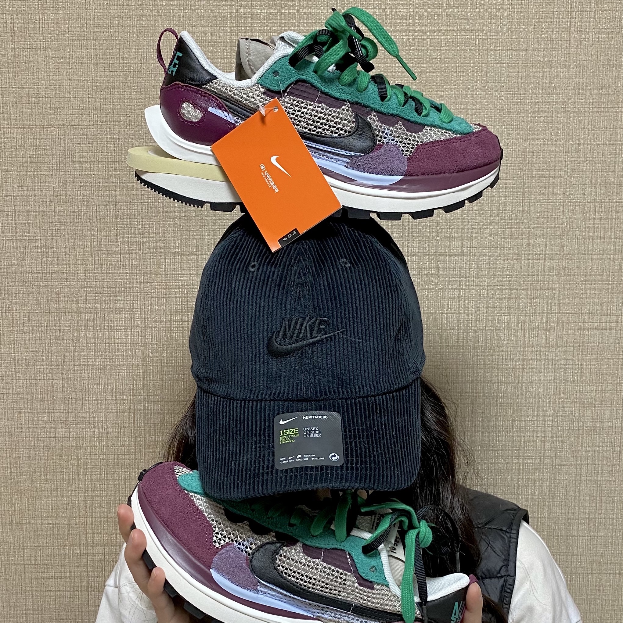 Nike x Sacai VaporWaffle String & Black Villain Red 착용 스타일 - 2