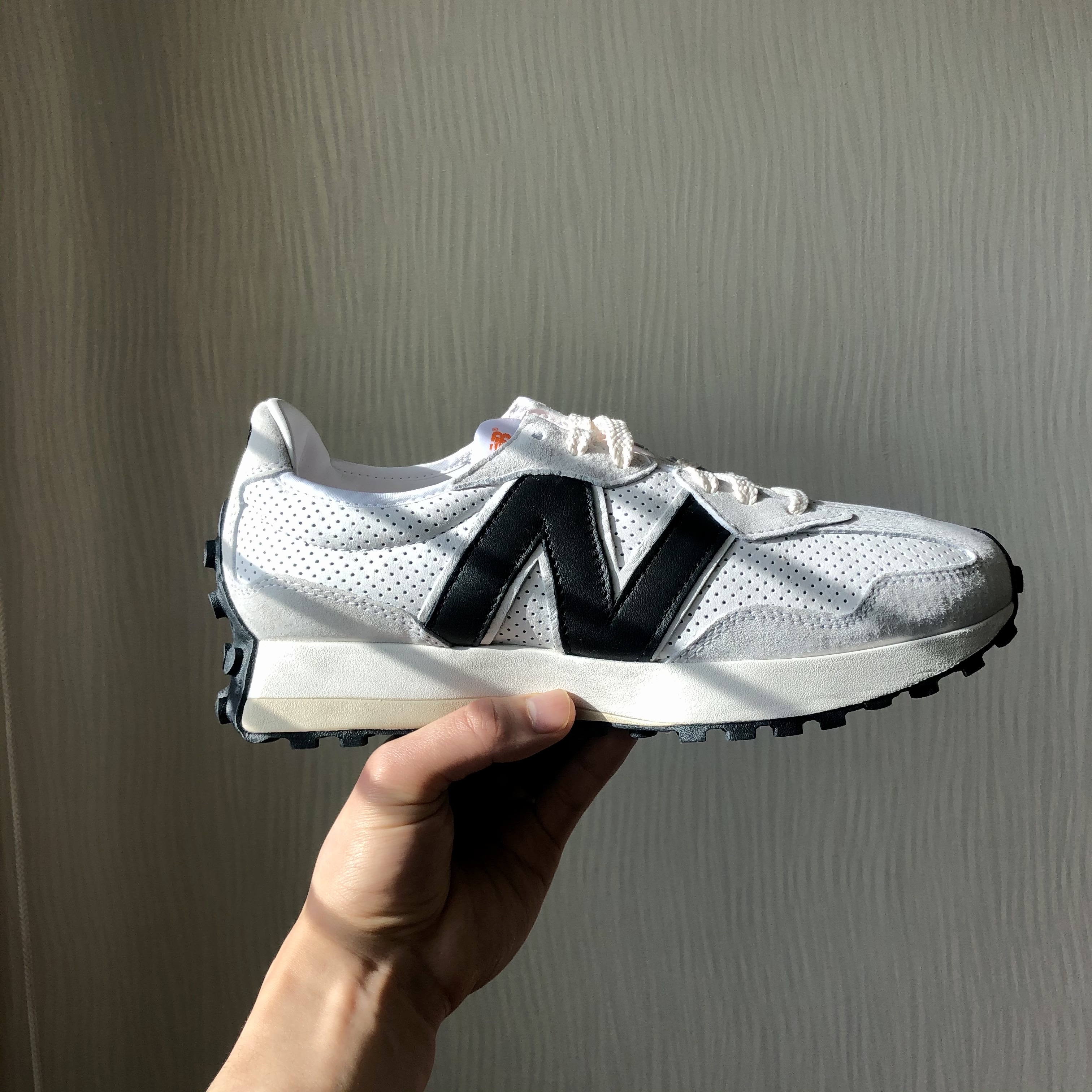 New Balance x Casablanca 327 Idealist Black Grey Pink 착용 스타일